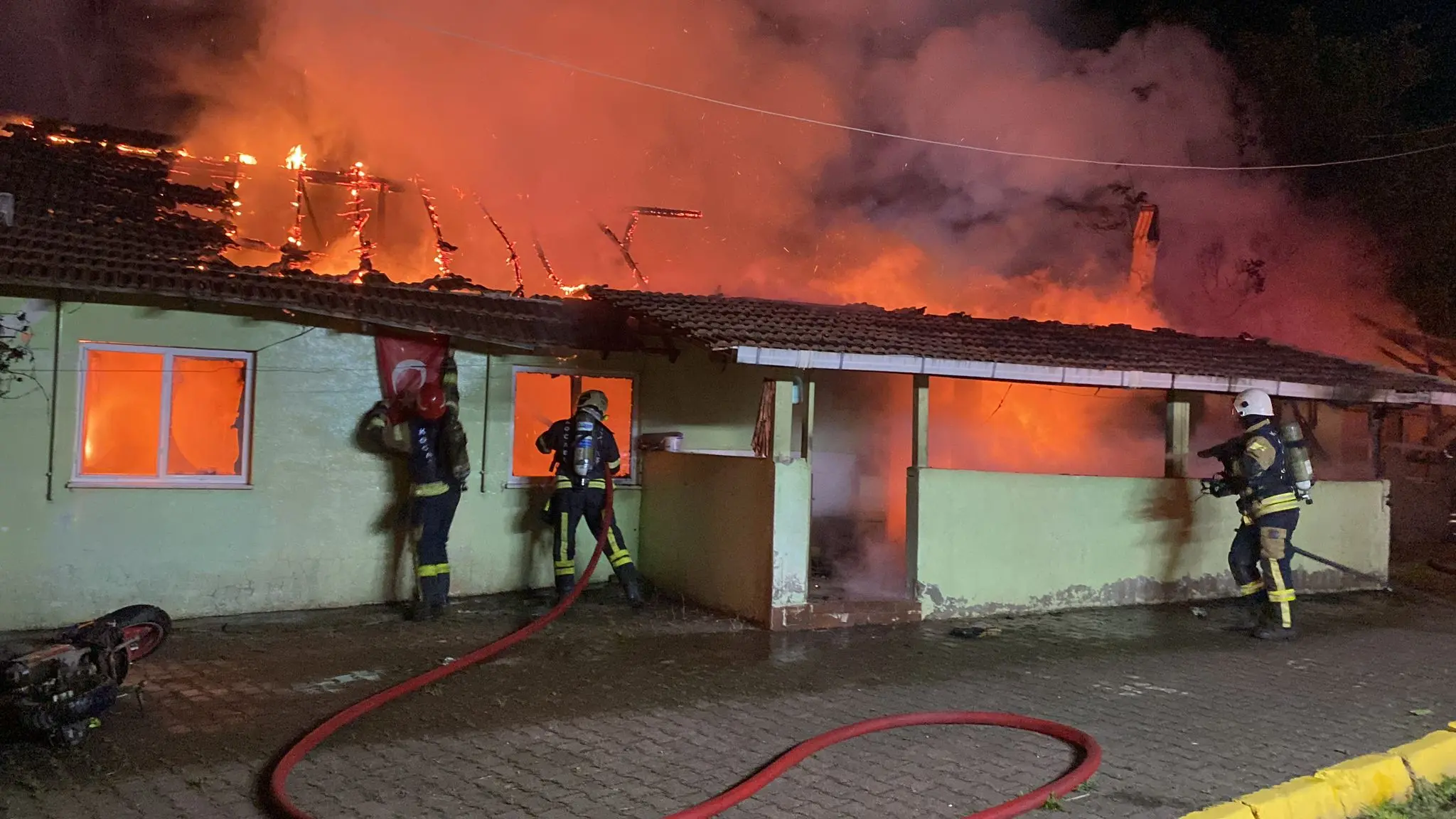 Kartepe'de yangın: Alkol alıp evini yaktı - Resim : 2