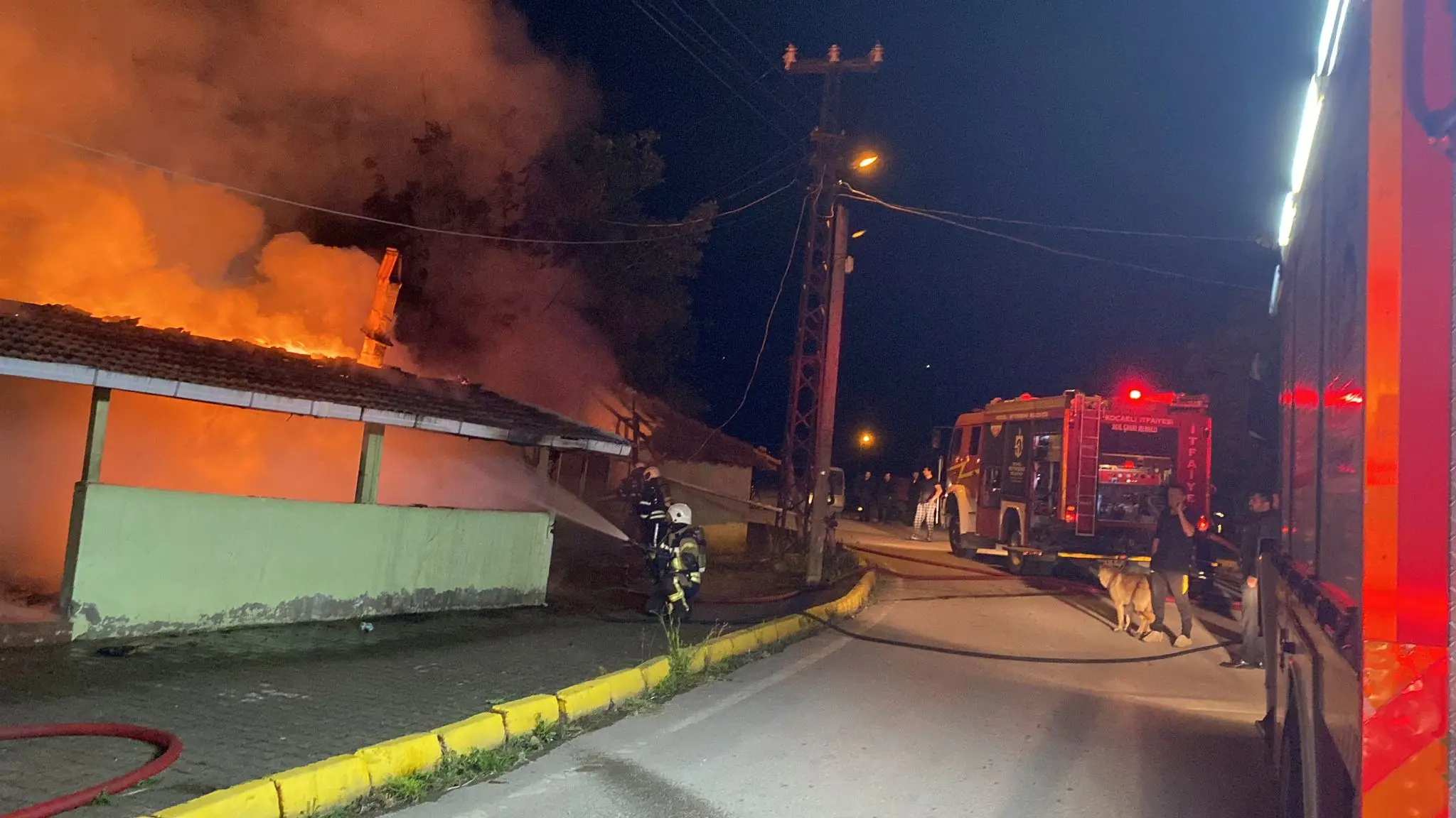 Kartepe'de yangın: Alkol alıp evini yaktı - Resim : 3