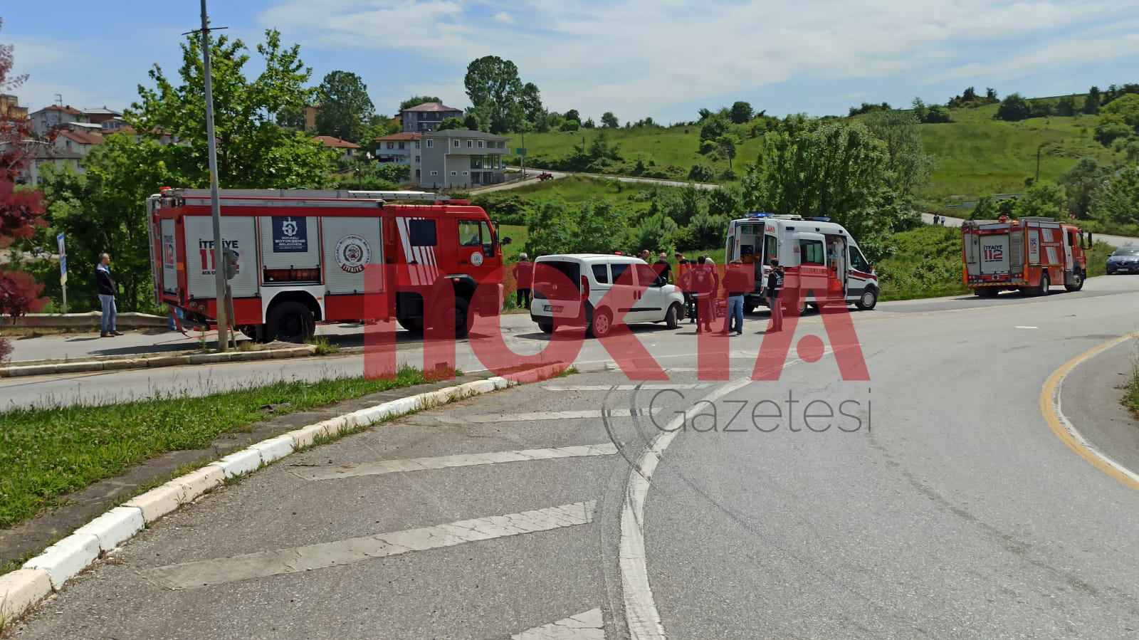 Tüp kamyonu hafif ticari araçla çarpıştı: 1'i ağır 5 yaralı - Resim : 2