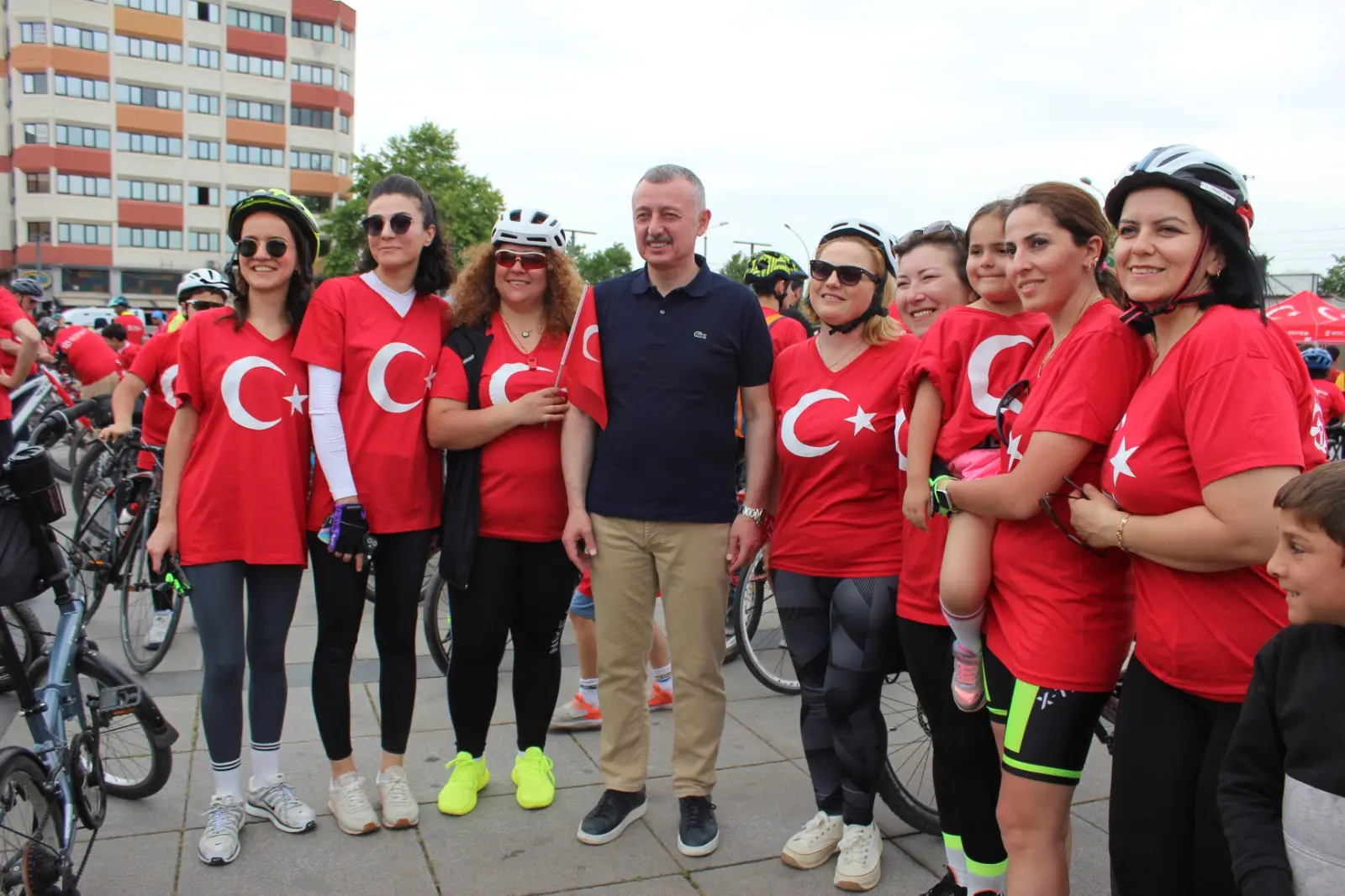 Tahir Büyükakın 19 Mayıs için pedallarını çevirdi - Resim : 1