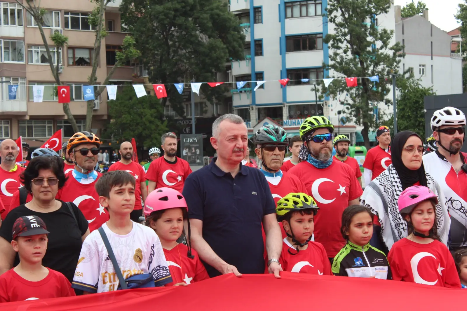 Tahir Büyükakın 19 Mayıs için pedallarını çevirdi - Resim : 8