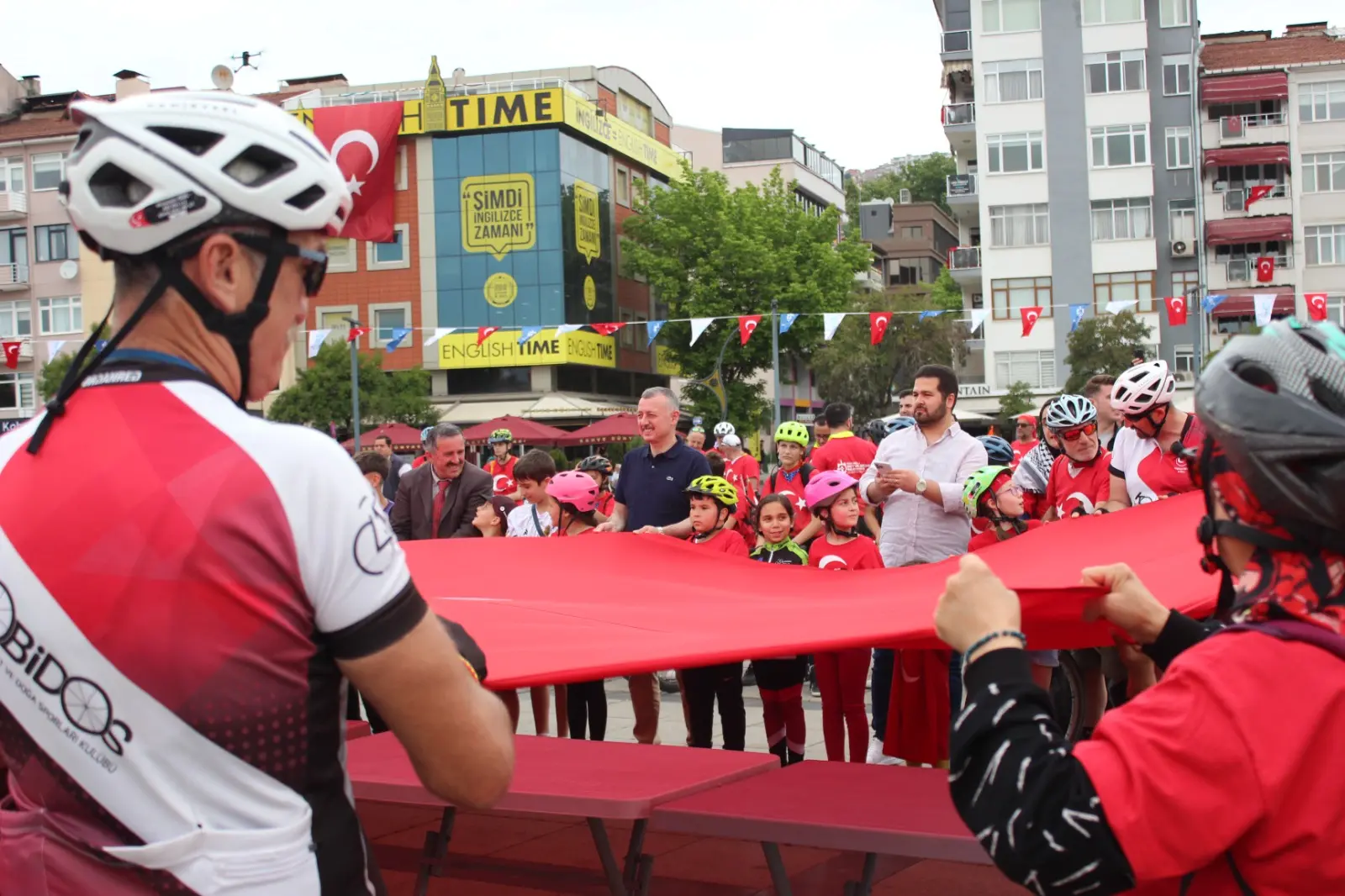 Tahir Büyükakın 19 Mayıs için pedallarını çevirdi - Resim : 9