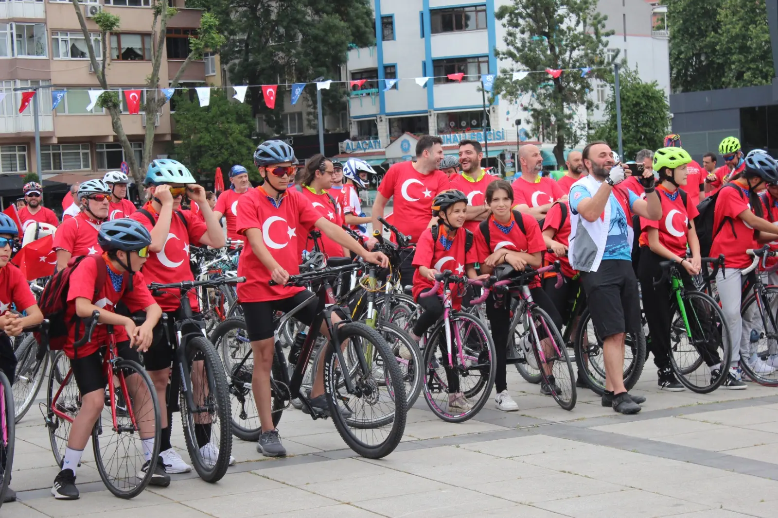 Tahir Büyükakın 19 Mayıs için pedallarını çevirdi - Resim : 5