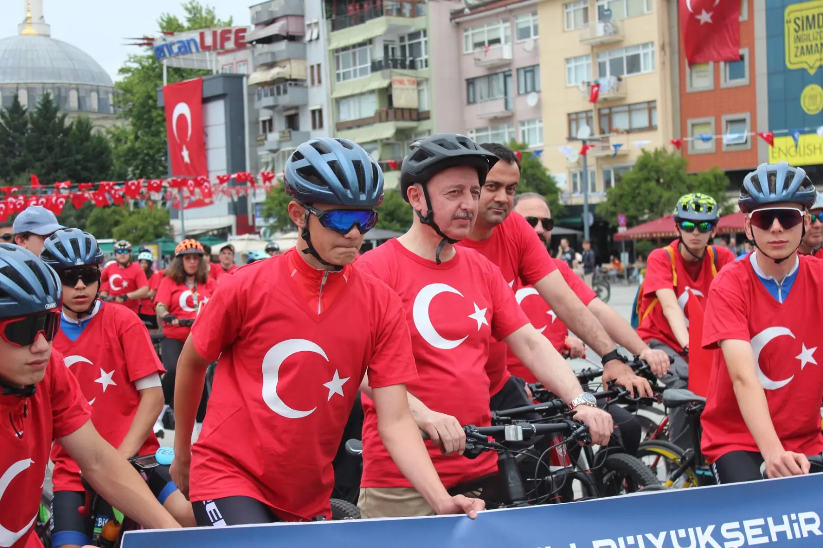 Tahir Büyükakın 19 Mayıs için pedallarını çevirdi - Resim : 4