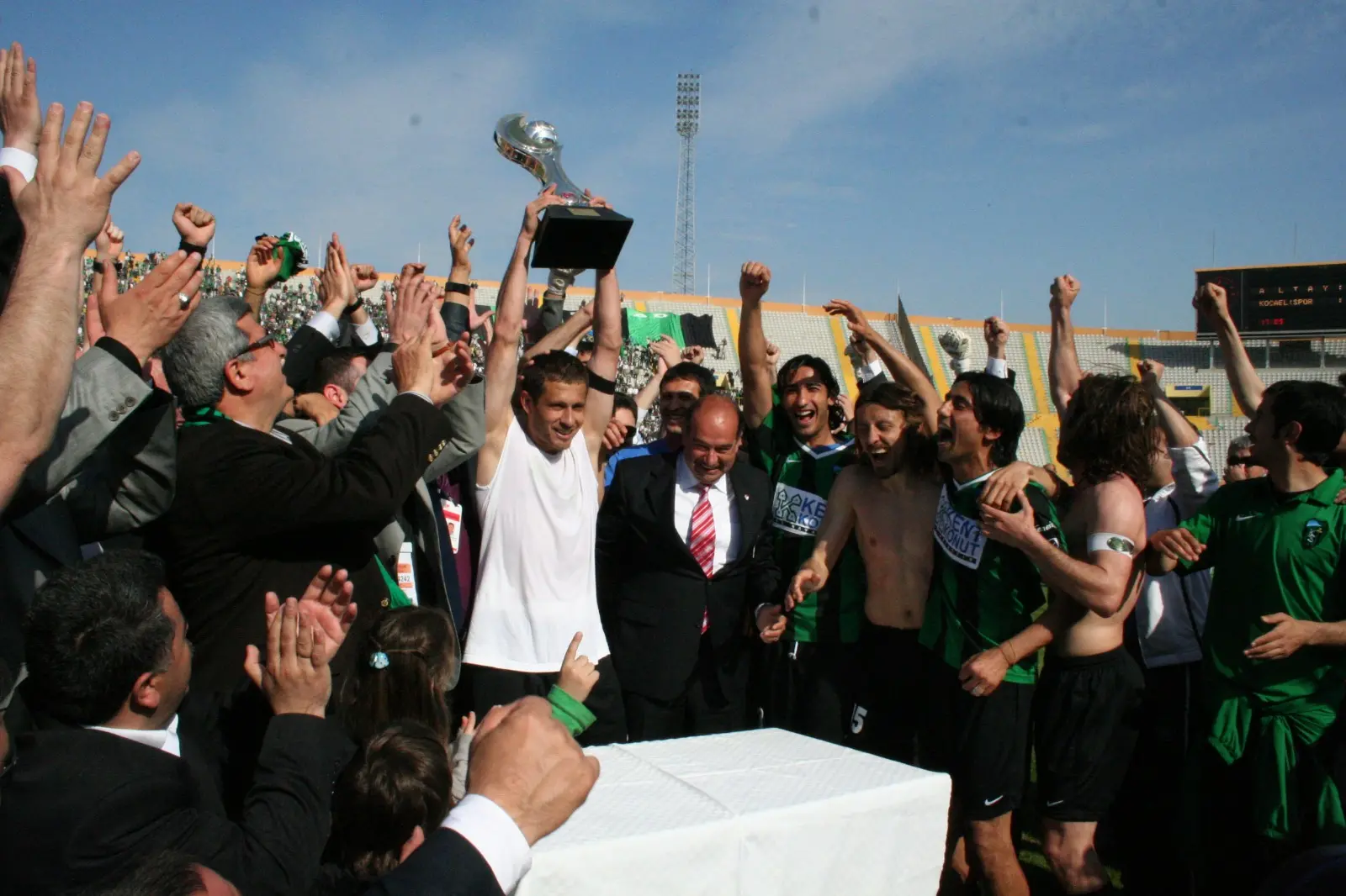 Yeşil Siyah programında Serdar Topraktepe’den Kocaelispor hakkında çok çarpıcı açıklamalar! - Resim : 2