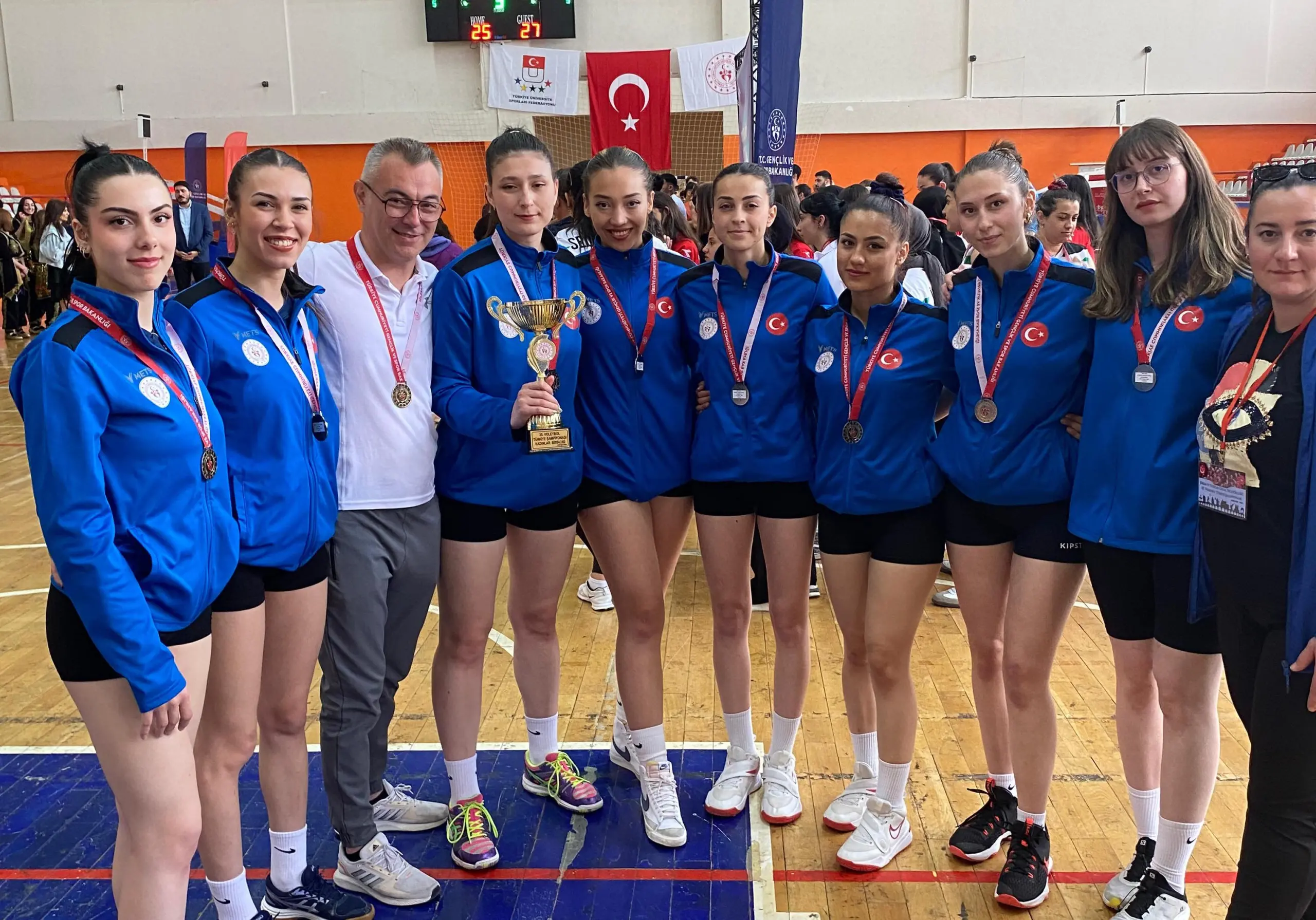 İzmitli voleybolcu Elif Çavdar’ın büyük başarısı! - Resim : 1