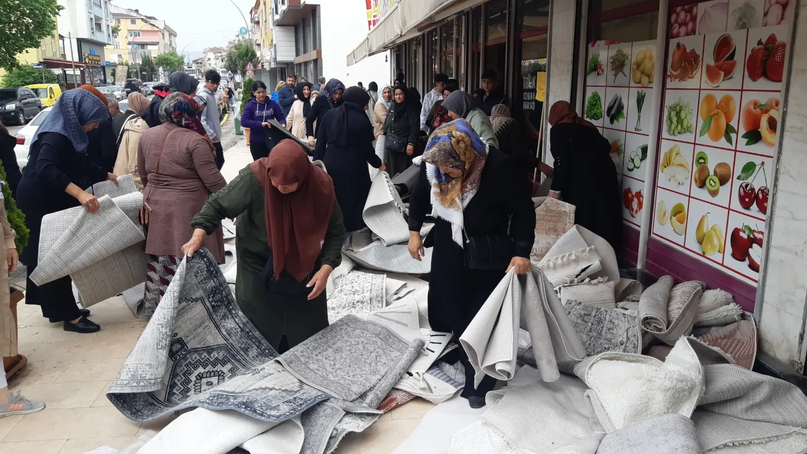 Selden kurtarılan halılar kapanın elinde kaldı - Resim : 2