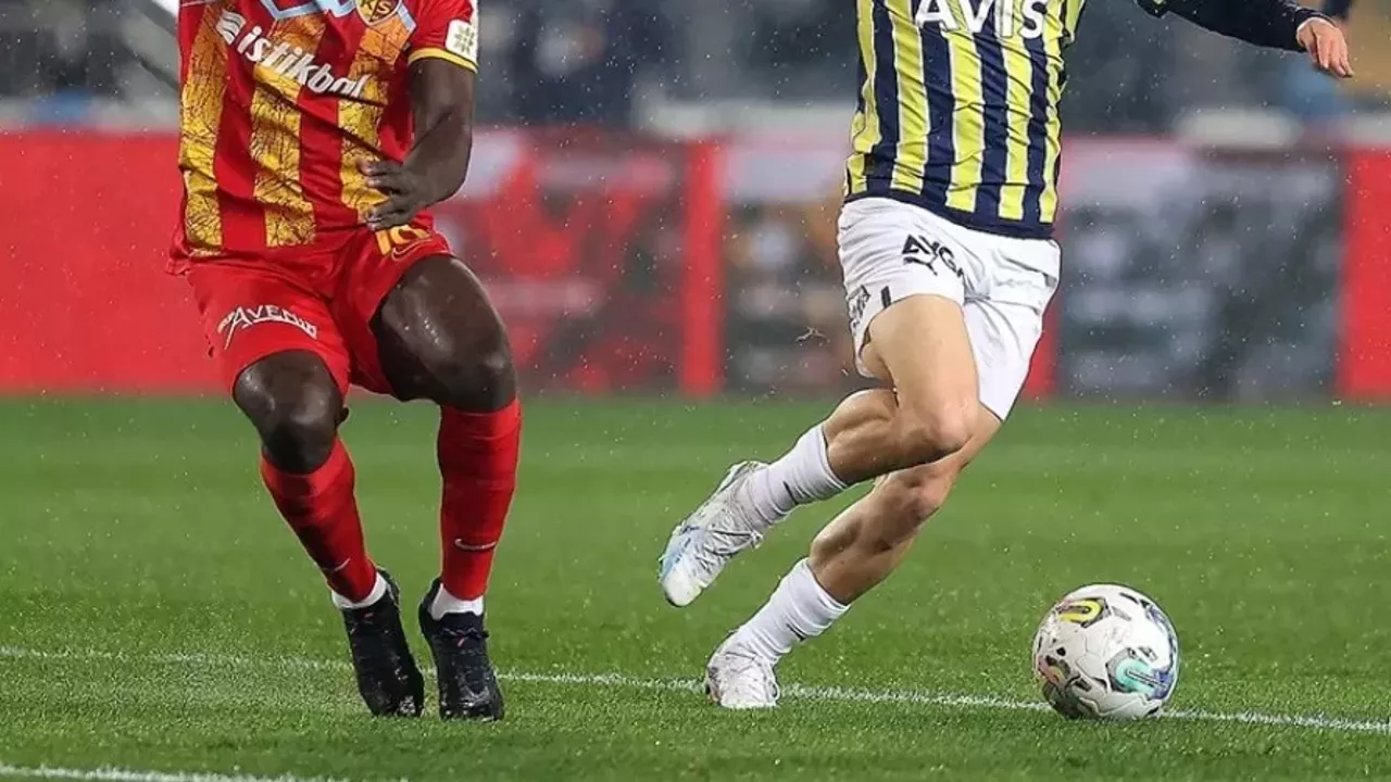 FENERBAHÇE - KAYSERİSPOR MAÇI MUHTEMEL 11: Fenerbahçe Kayserispor Maçı Saat Kaçta, Hangi Kanalda? Fenerbahçe Kayserispor Maçı Şifresiz Mi? - Resim : 1