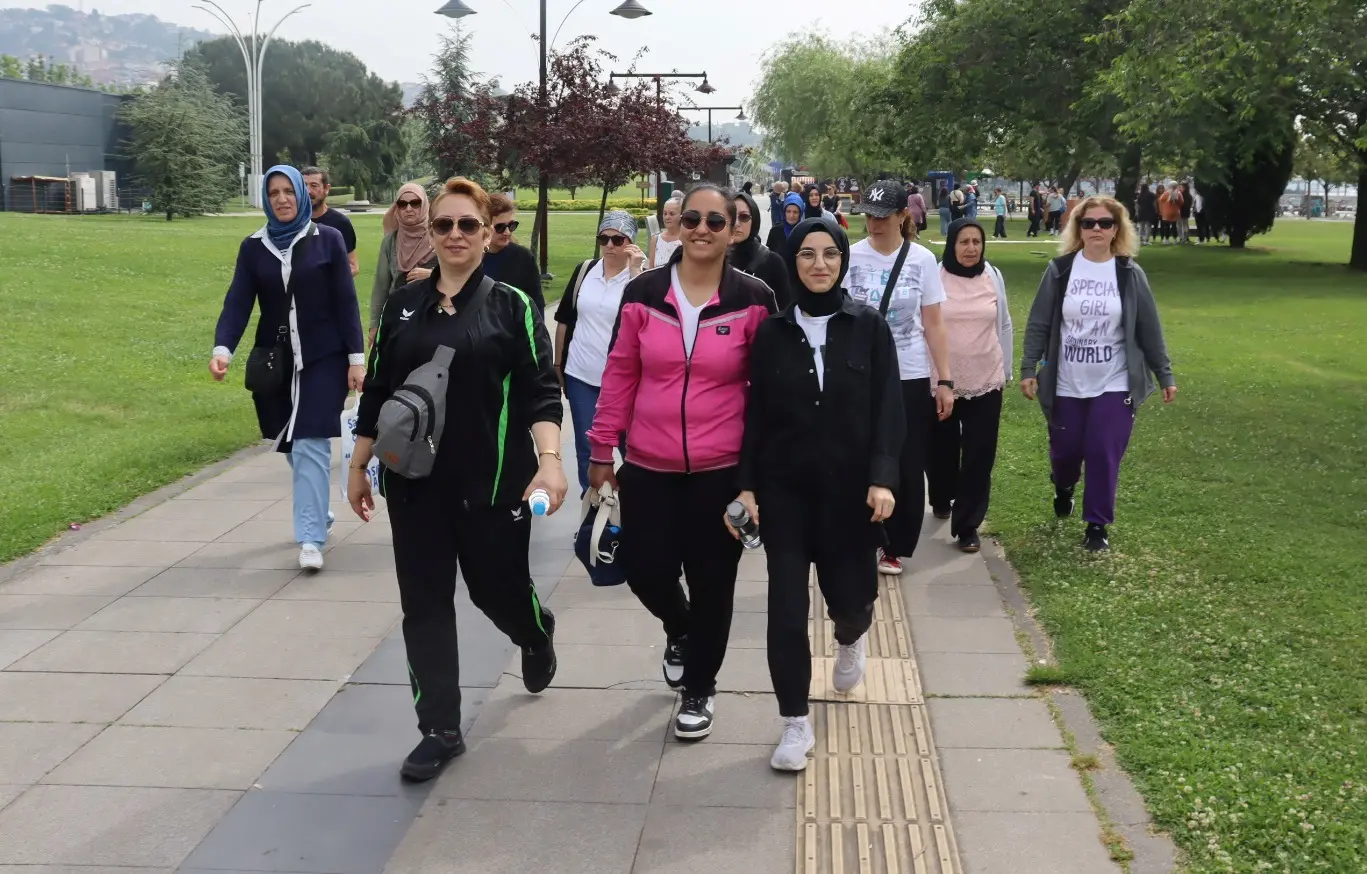 Sağlıklı yaşam için yürüdüler - Resim : 4