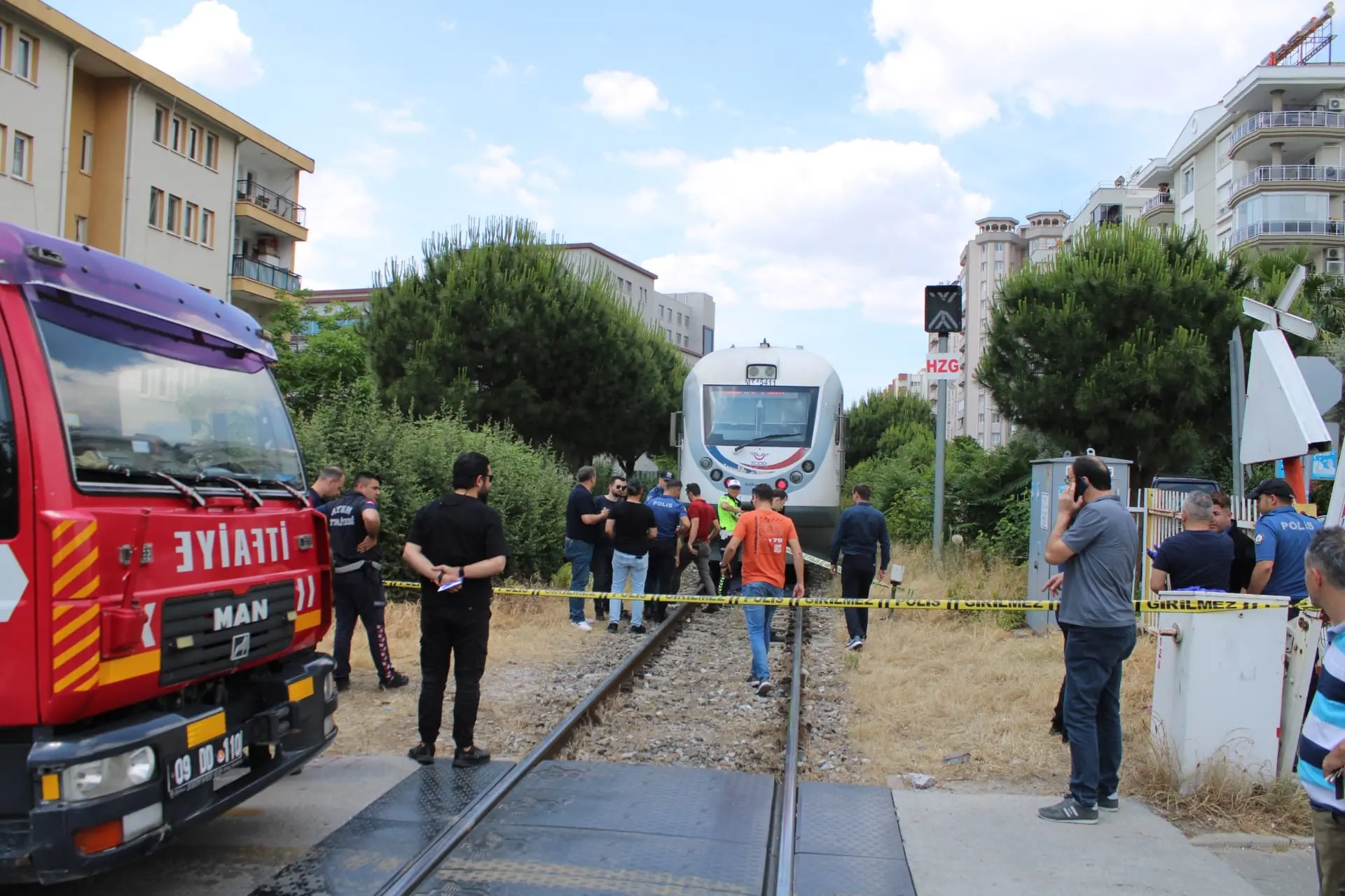 Karşıdan karşıya geçmek isteyen kadının acı sonu - Resim : 3