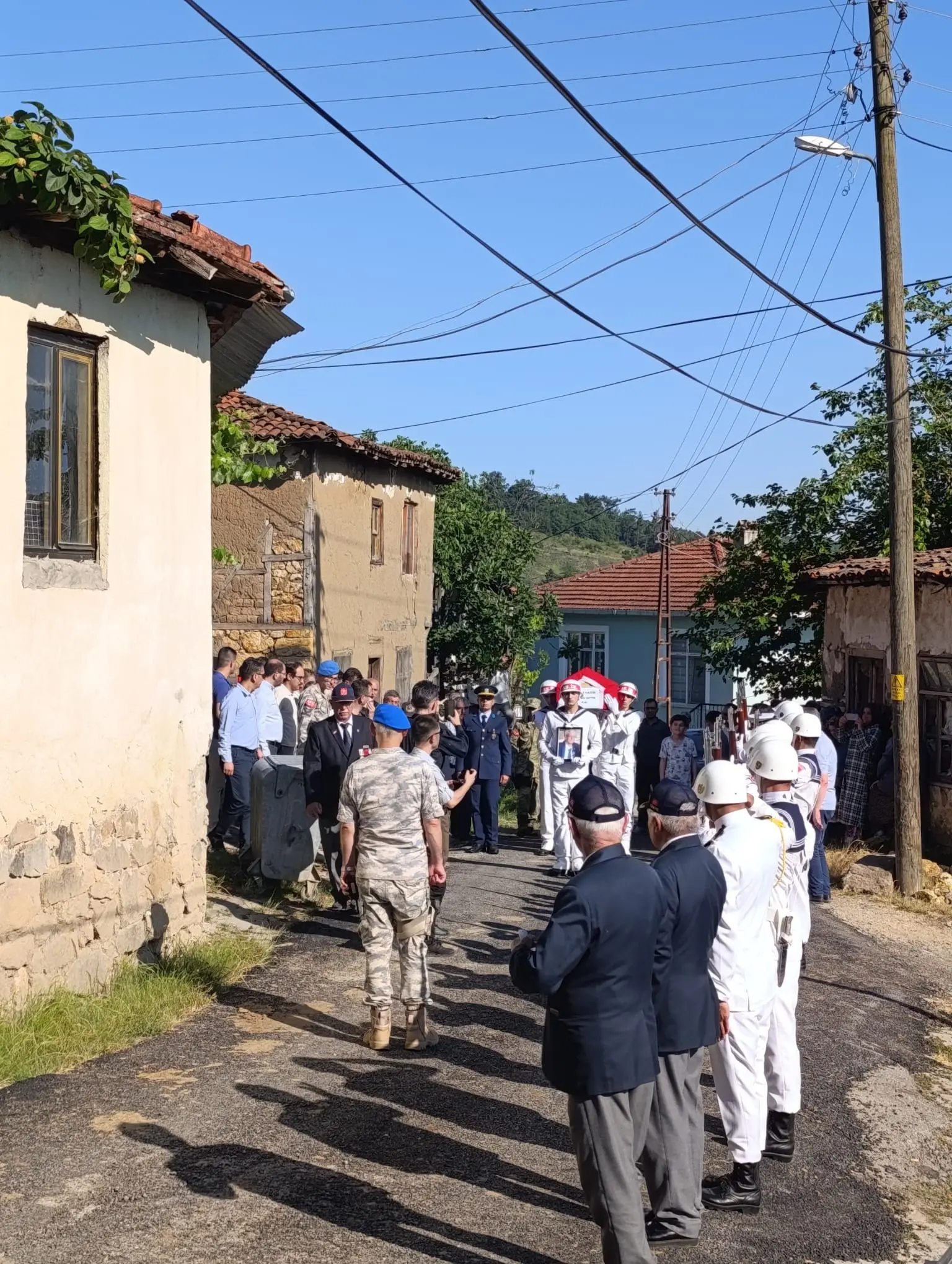 Kıbrıs Gazisi son yolculuğuna uğurlandı - Resim : 1