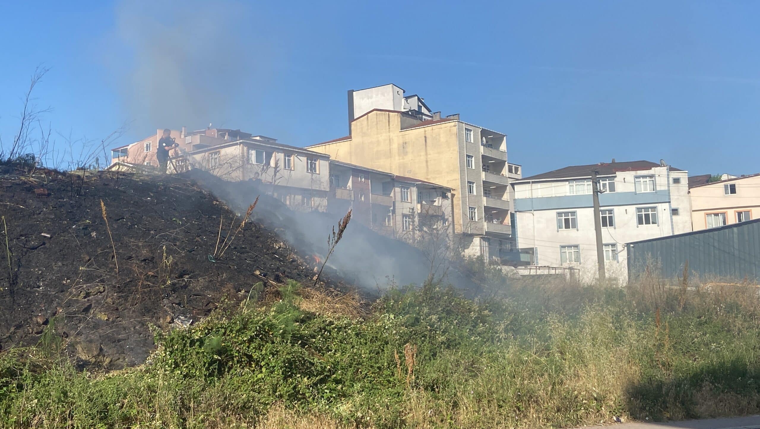 Gebze'de boş arazide yangın çıktı! - Resim : 2