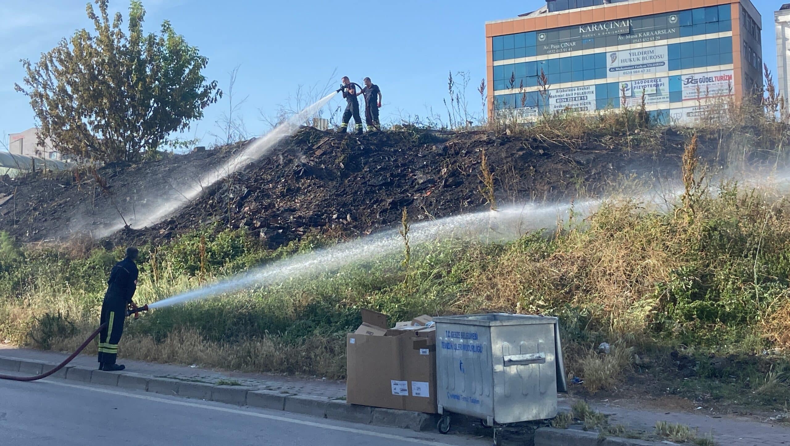 Gebze'de boş arazide yangın çıktı! - Resim : 1