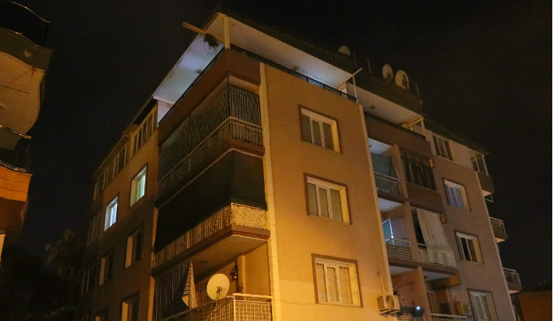 İzmir’de karısını boğarak öldüren şahıs intihar etti