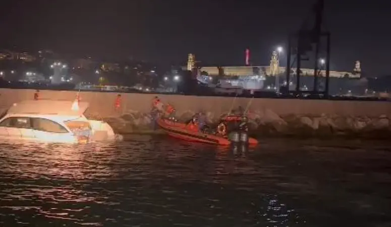 Kadıköy Haydarpaşa'da mendireğe çarparak