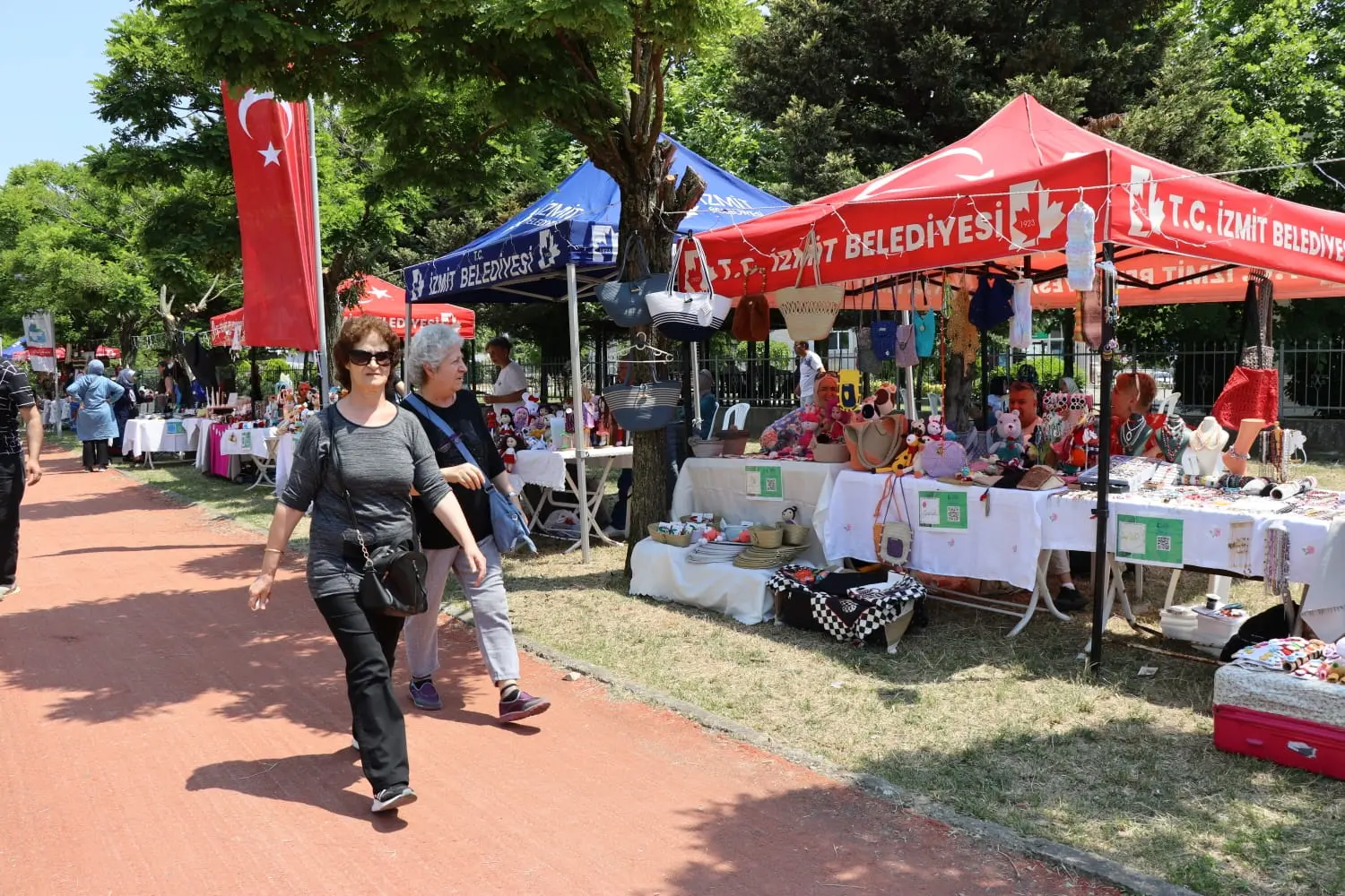 İzmit Belediyesi’nden üreticilere şenlik! Yahya Kaptan’da başladı - Resim : 2