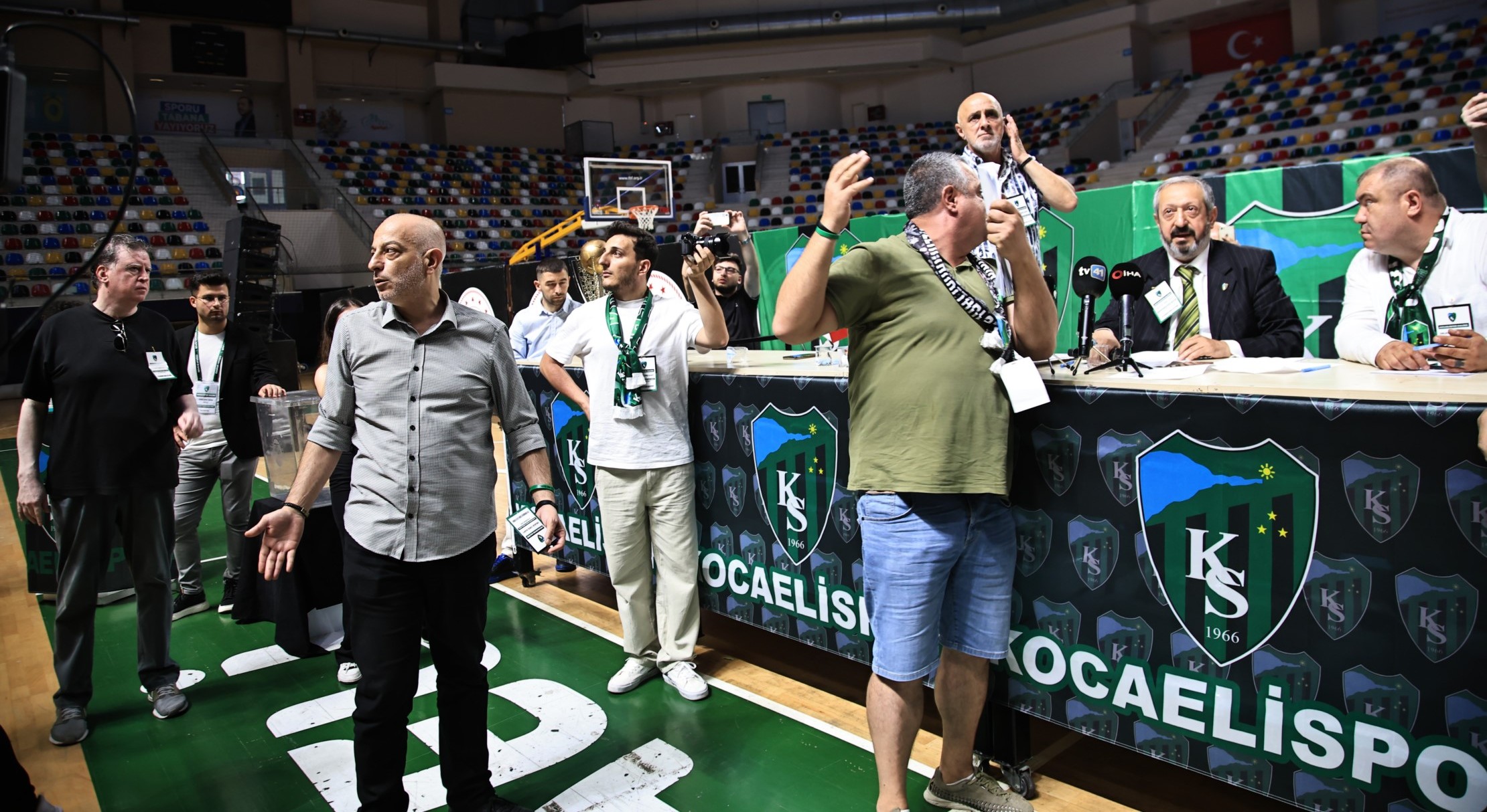 Kocaelispor'da gergin genel kurul "Foto Galeri - Ali Köksal" - Resim : 136