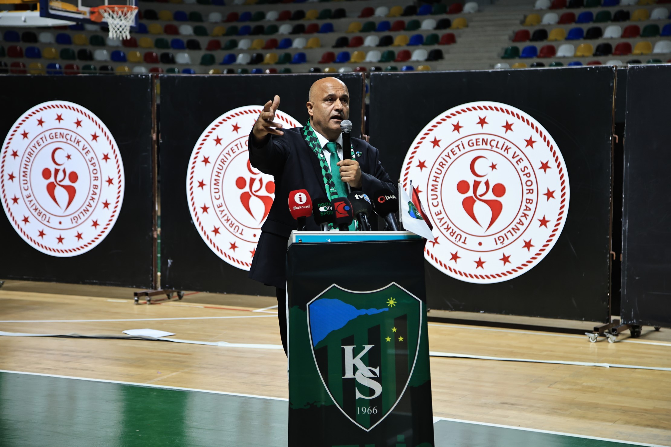 Kocaelispor'da gergin genel kurul "Foto Galeri - Ali Köksal" - Resim : 147