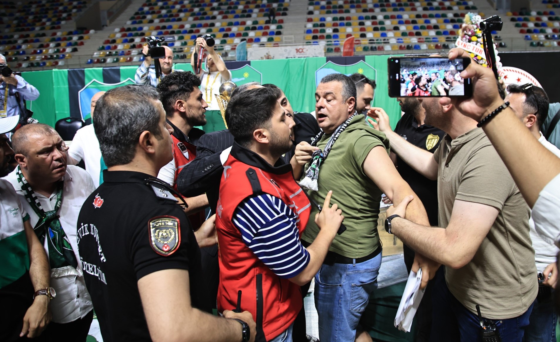 Kocaelispor'da gergin genel kurul "Foto Galeri - Ali Köksal" - Resim : 174