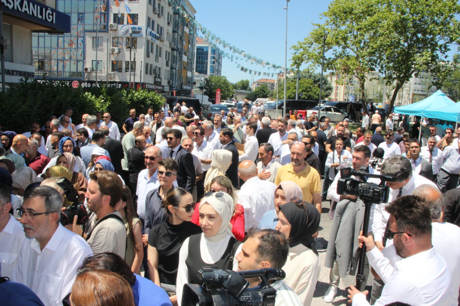 AK Parti ailesi bayramlaştı - Resim : 8