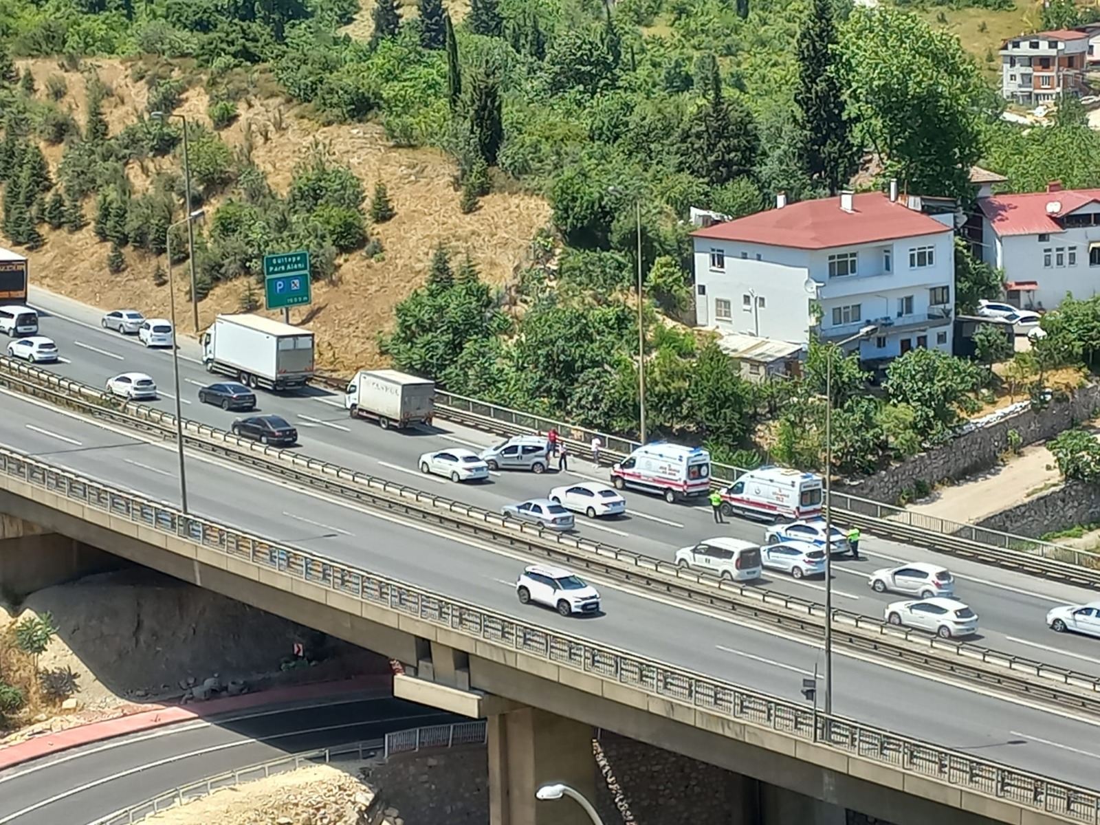 Bekirdere viyadüğünde kaza! Uzun kuyruklar oluştu… - Resim : 1