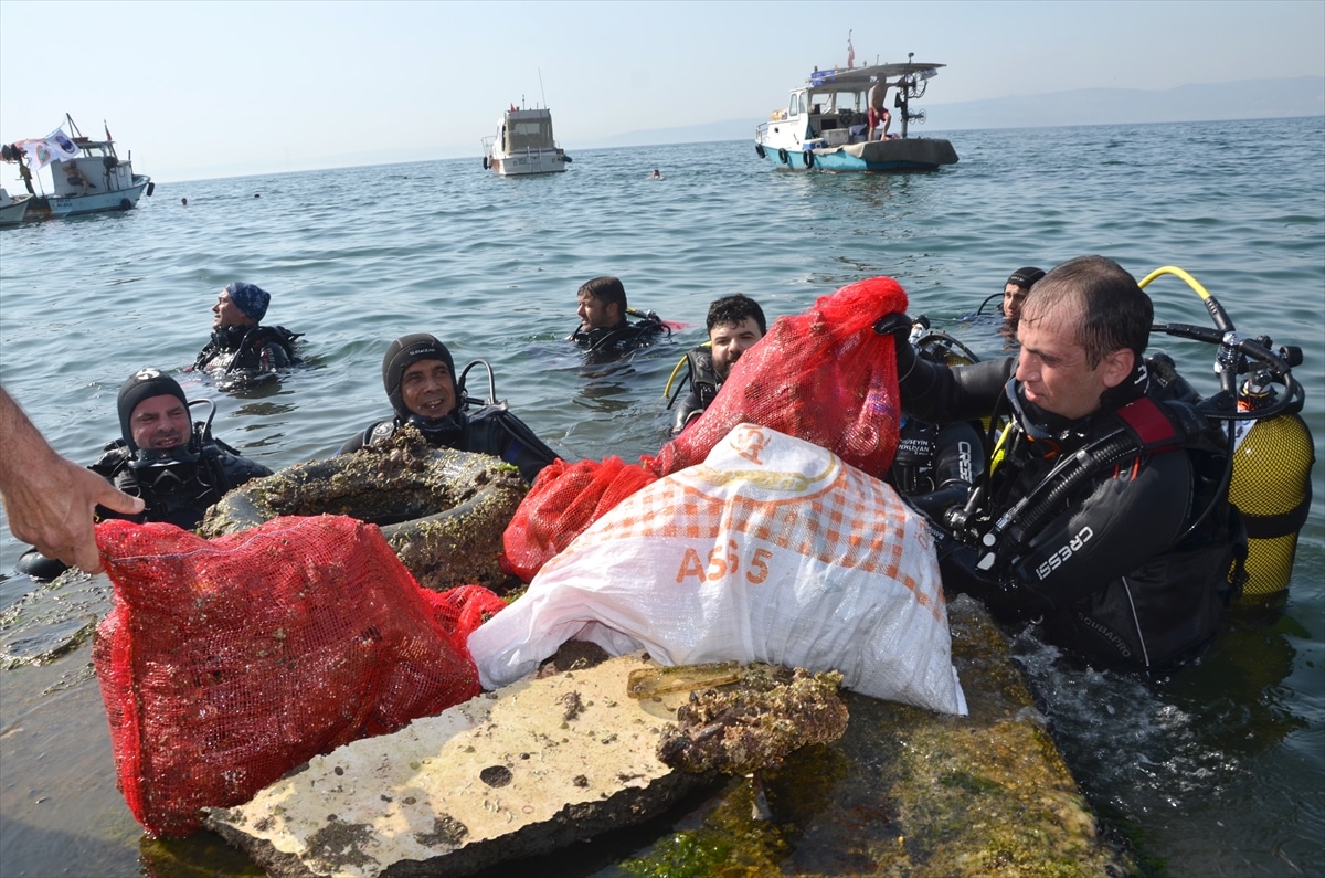 Deniz değil sanki çöplük! Kilolarca atık çıktı - Resim : 8