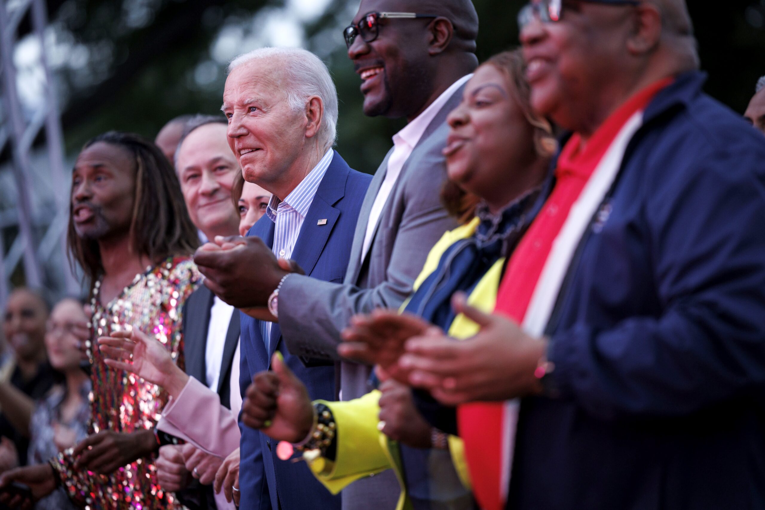 Dondu kaldı! Biden'a bir haller oldu - Resim : 1