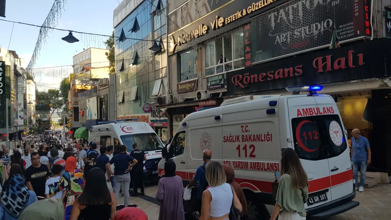 Fethiye Caddesi'nde bıçaklı kavga: 2 yaralı - Resim : 1