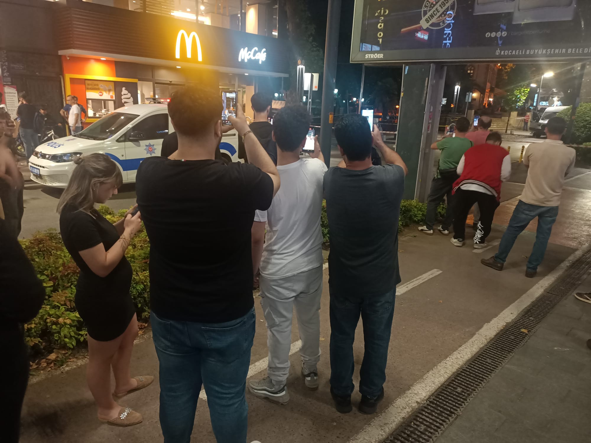 Fethiye Caddesi'nde bomba ihbarı! - Resim : 2