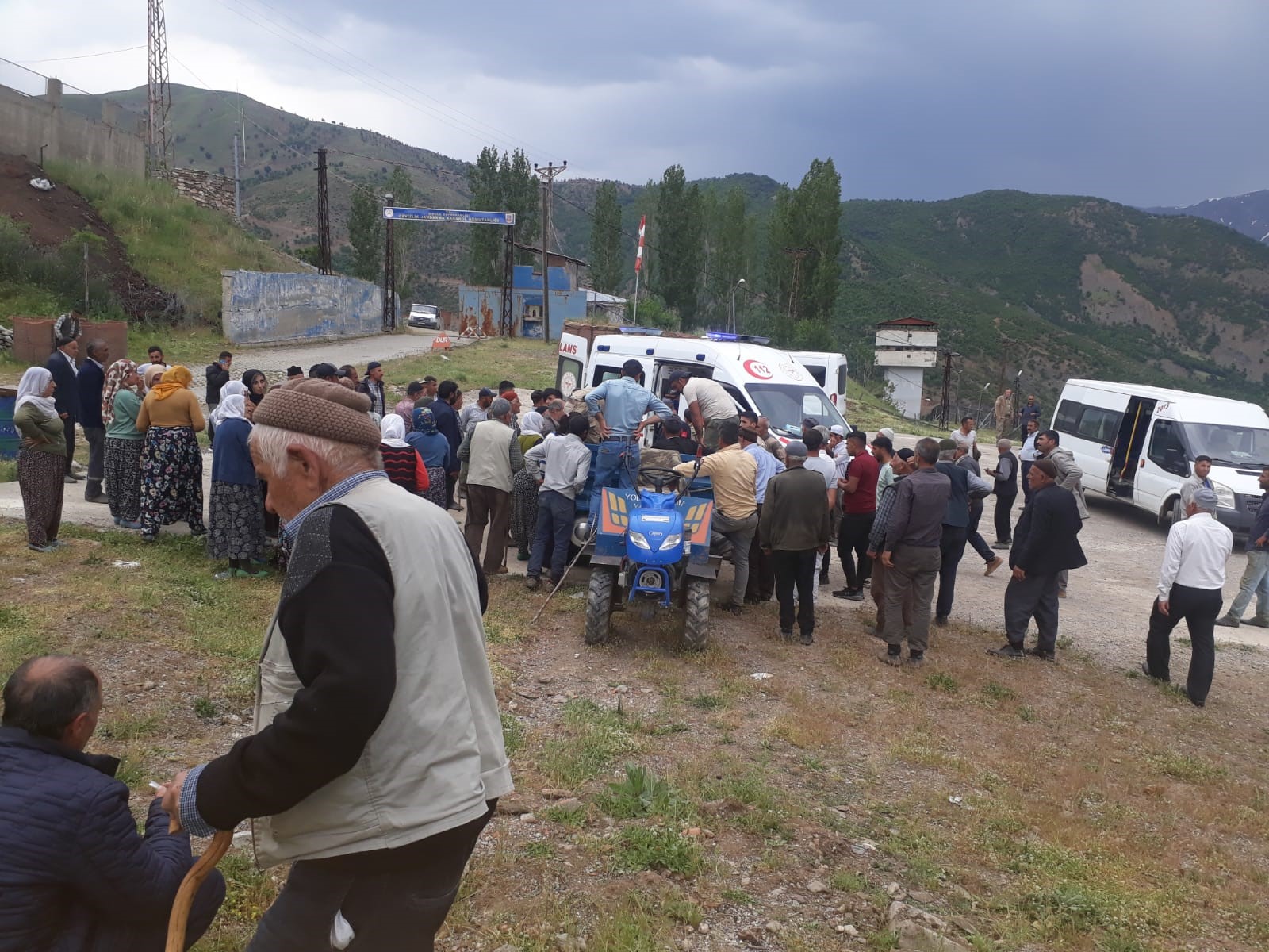 Genç kız yıldırım düşmesi sonucu ağır yaralandı - Resim : 2