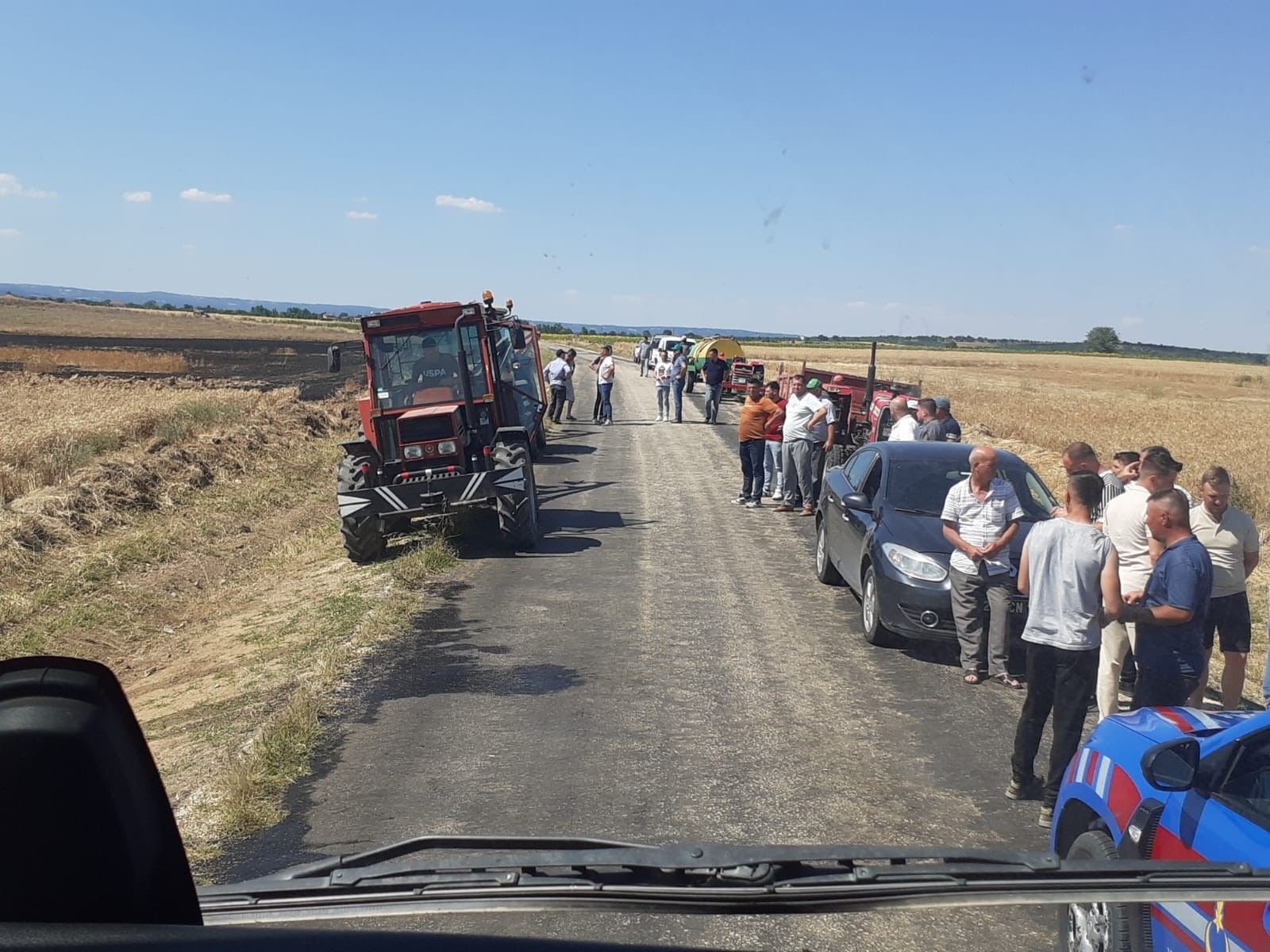 Hasat edilmeyi bekliyordu: 38 ton küle döndü - Resim : 1