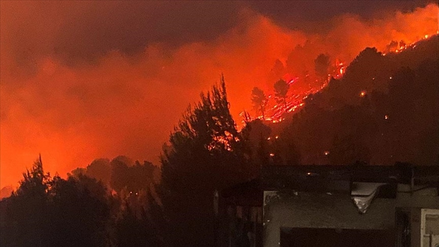 Lübnan'daki Hizbullah tarafından atılan