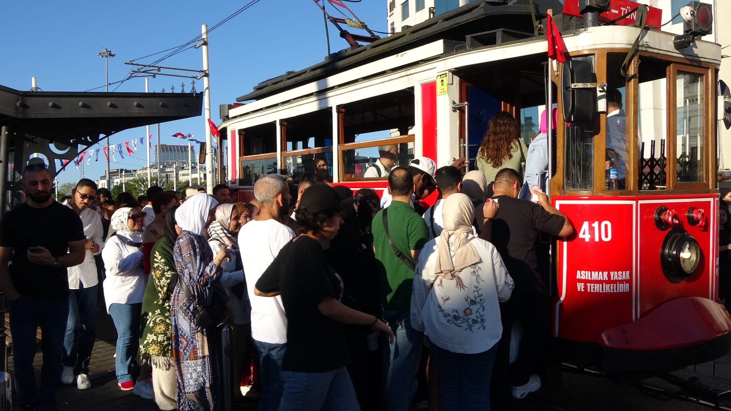 İstiklal Caddesi bayramda doldu taştı! - Resim : 3