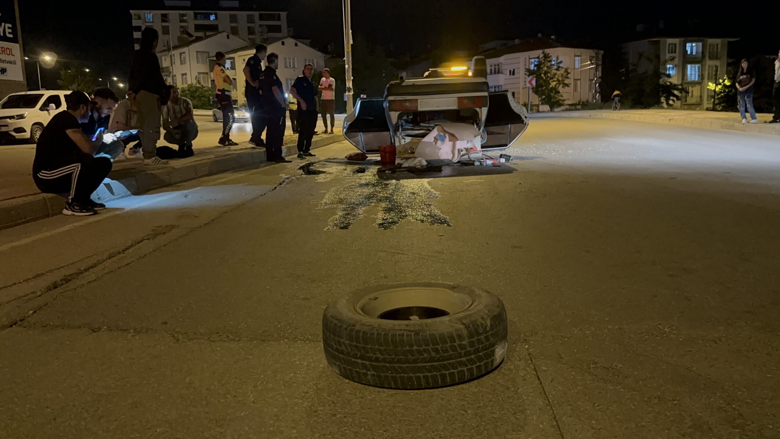 Kaldırıma çarpınca takla attı! - Resim : 1