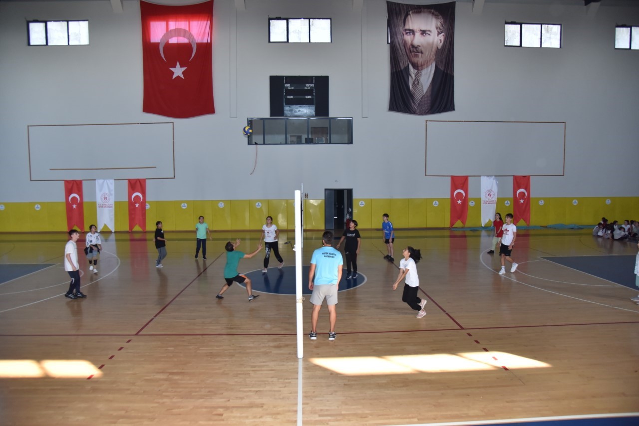 Kartepe'de yaz spor okulları sezonu açıldı - Resim : 2