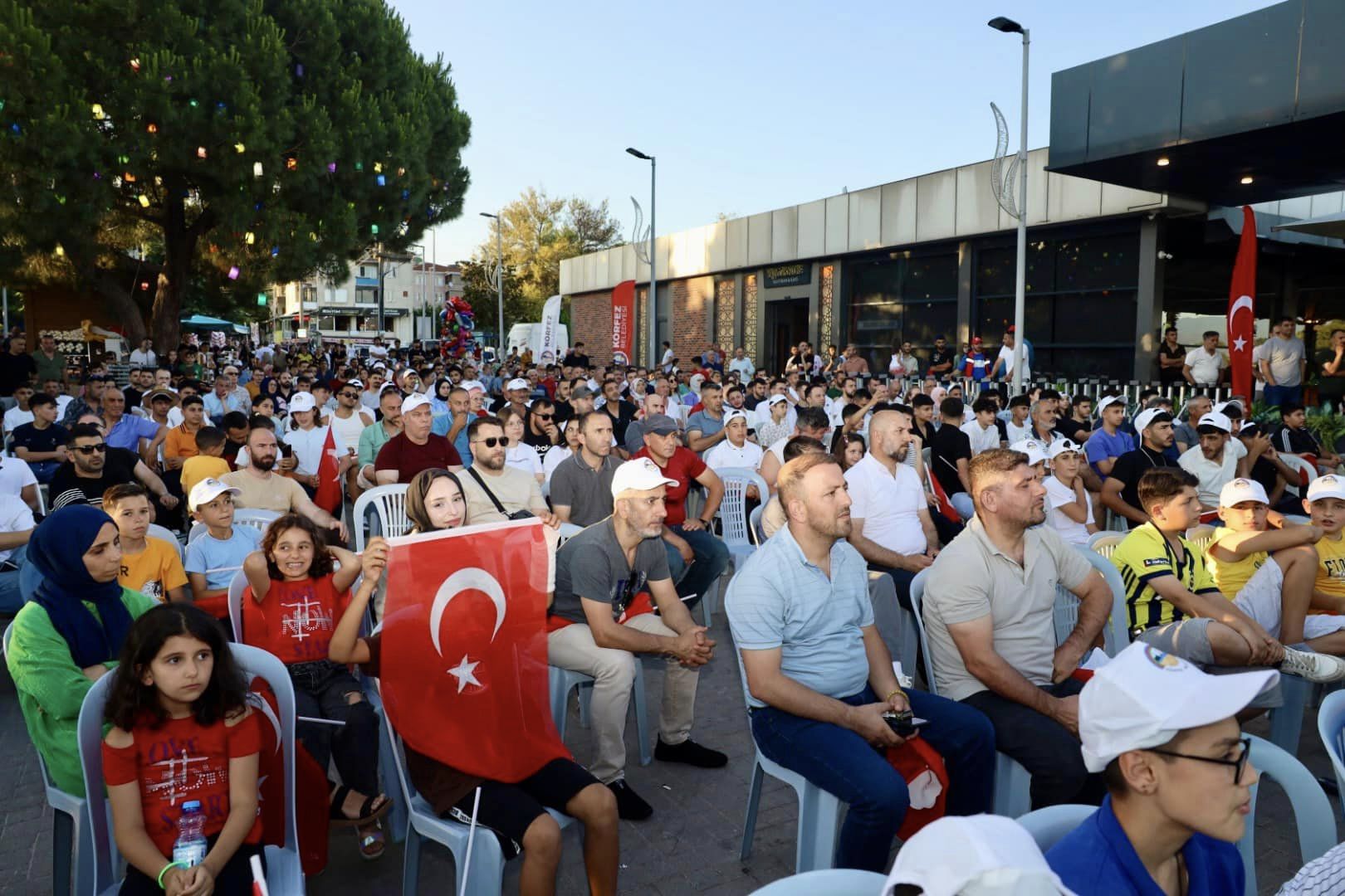 Körfezliler, Türkiye’yi Portekiz maçında da sahilde destekleyecek - Resim : 3