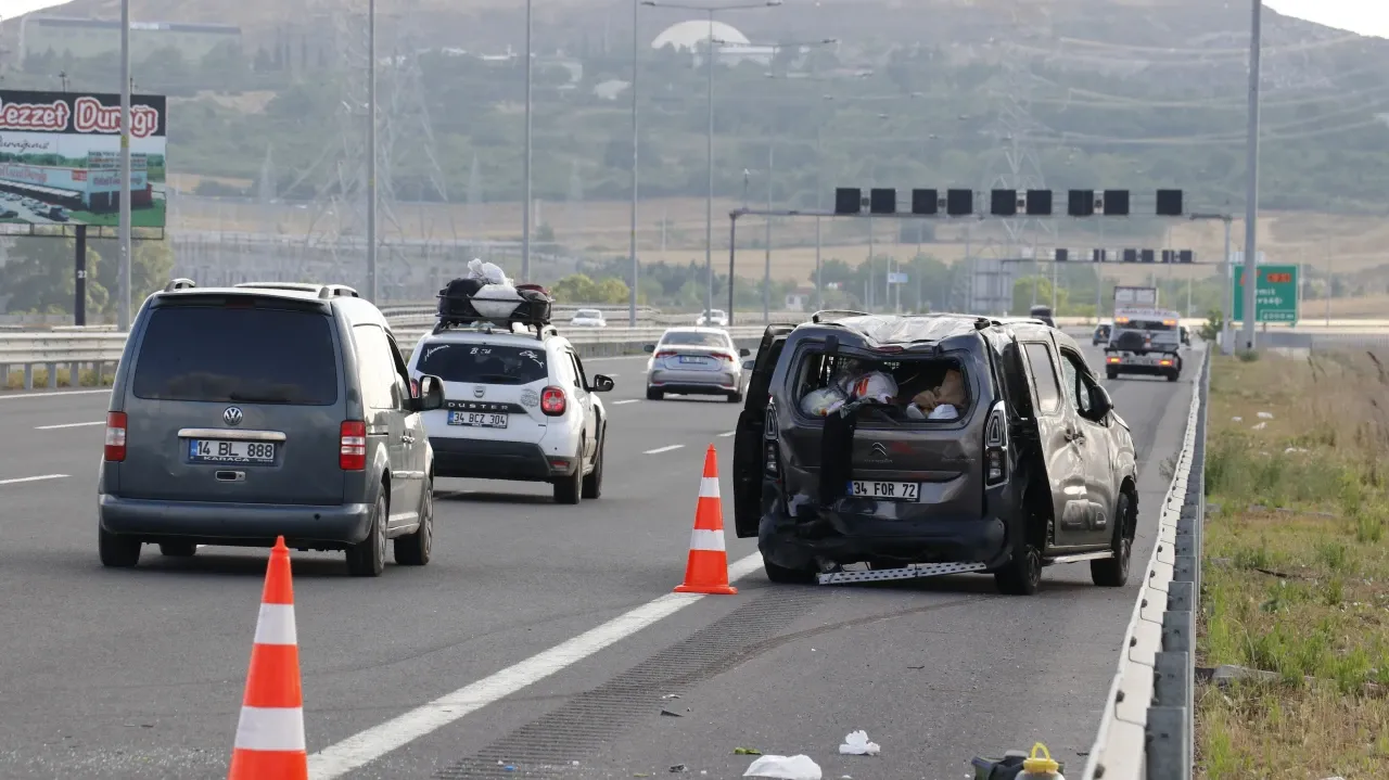 Kuzey Marmara Otoyolu'nda iki aracın çarpıştığı kazada 7 kişi yaralandı - Resim : 2