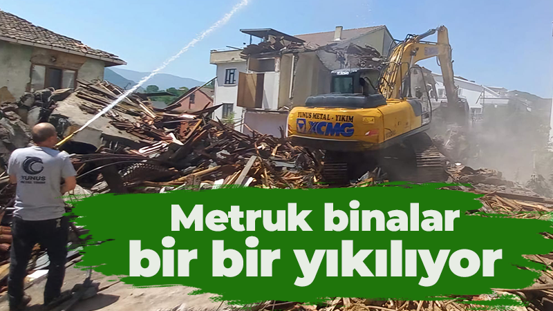 Metruk binalar bir bir yıkılıyor