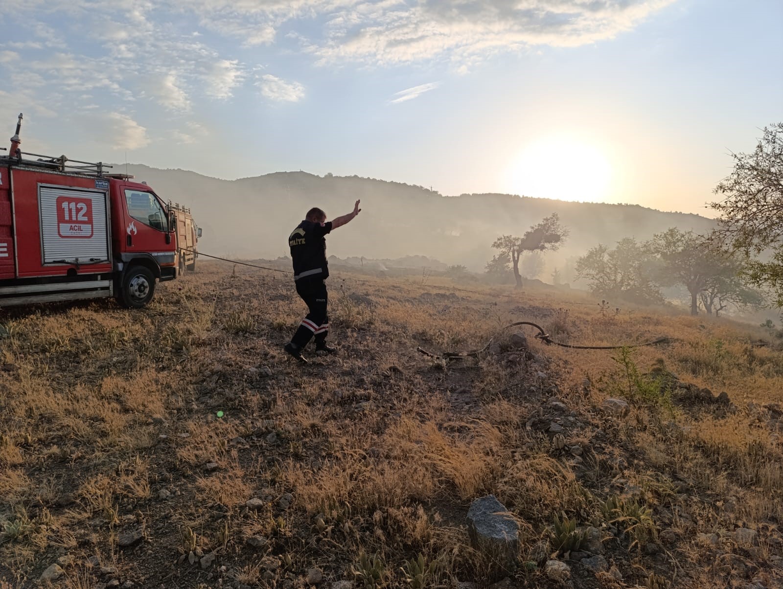 Ormanlık alanda çıkan yangın 1 saatte söndürüldü - Resim : 1