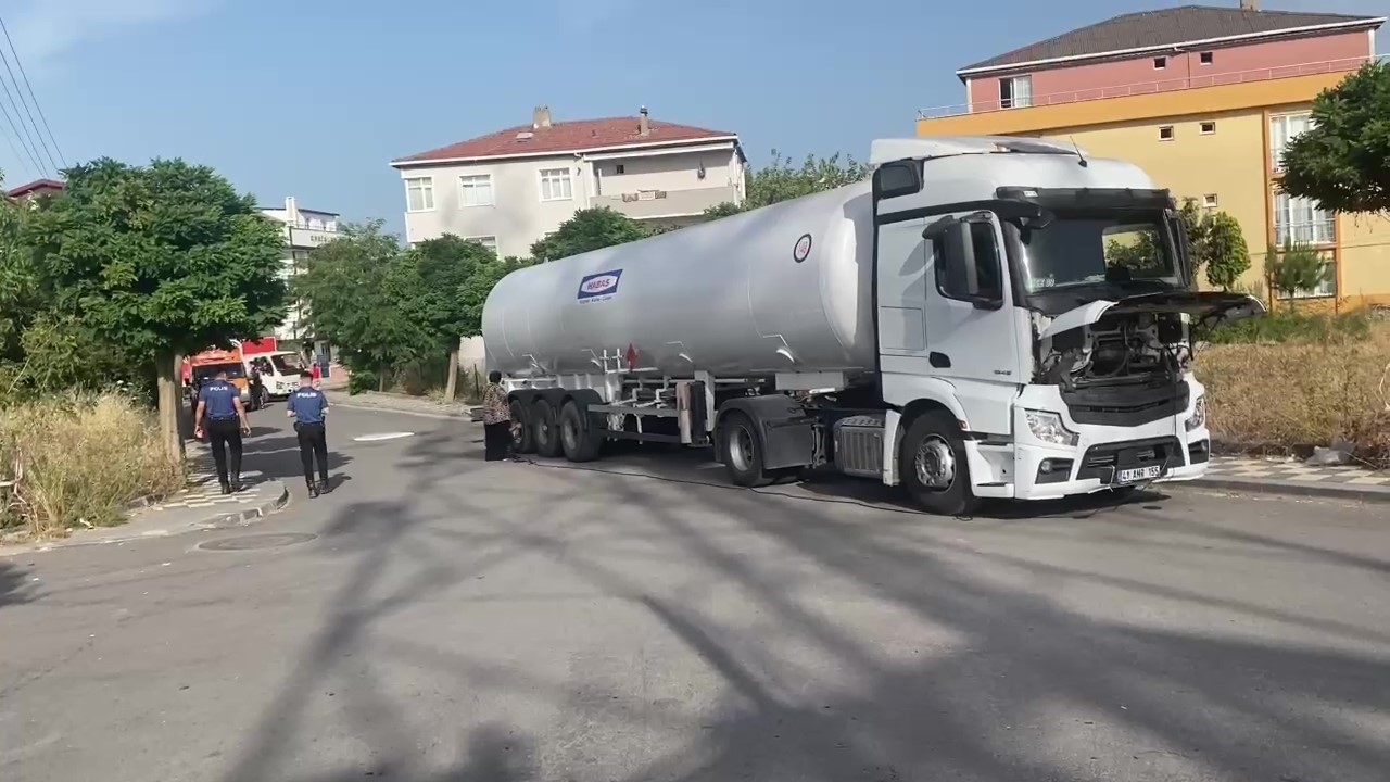 Park halindeki tankerden sıvılaştırılmış doğalgaz sızdı! - Resim : 3