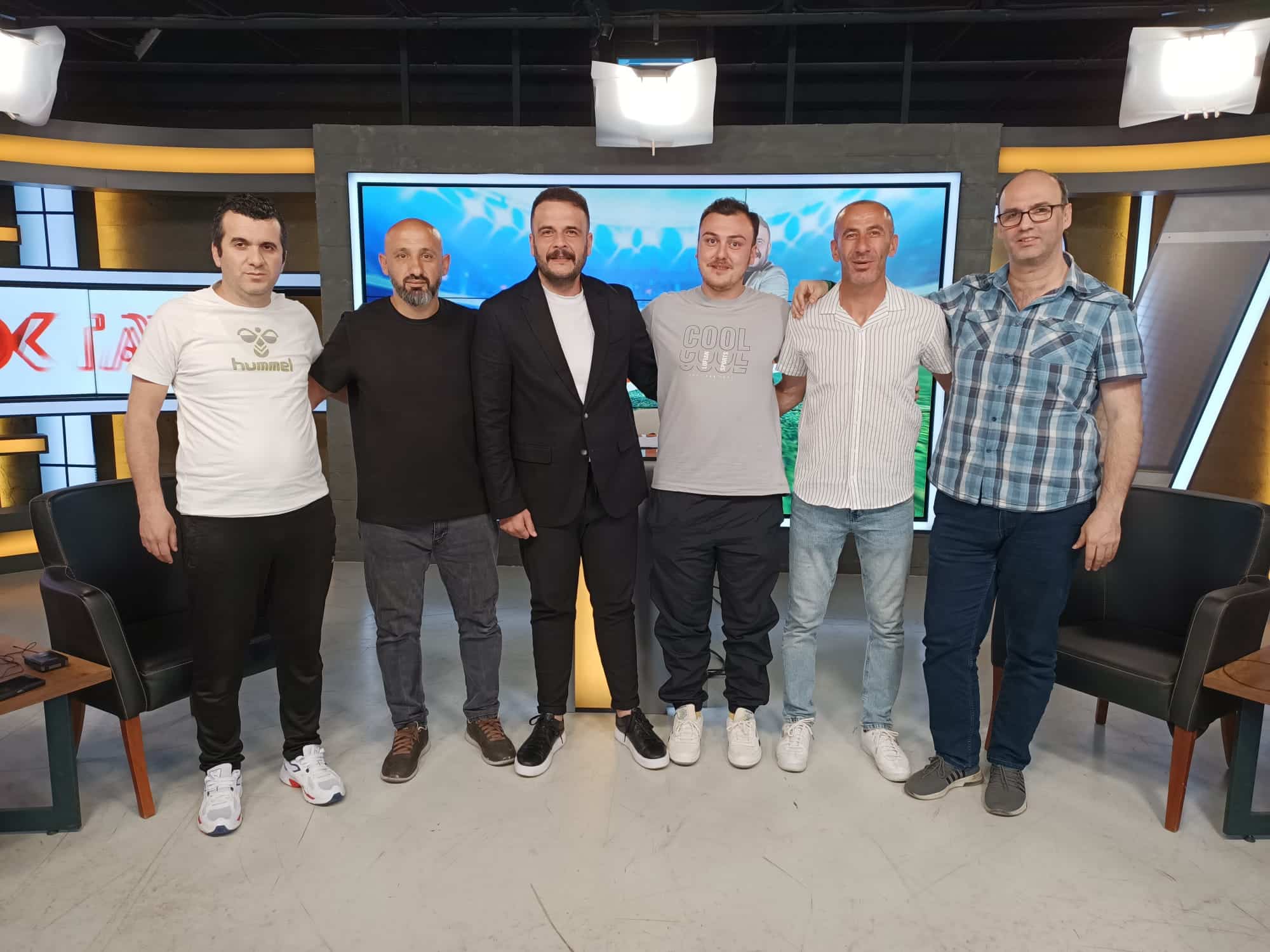 Turgutsporlu futbolcular Nokta TV’nin stüdyolarını bastı! - Resim : 1