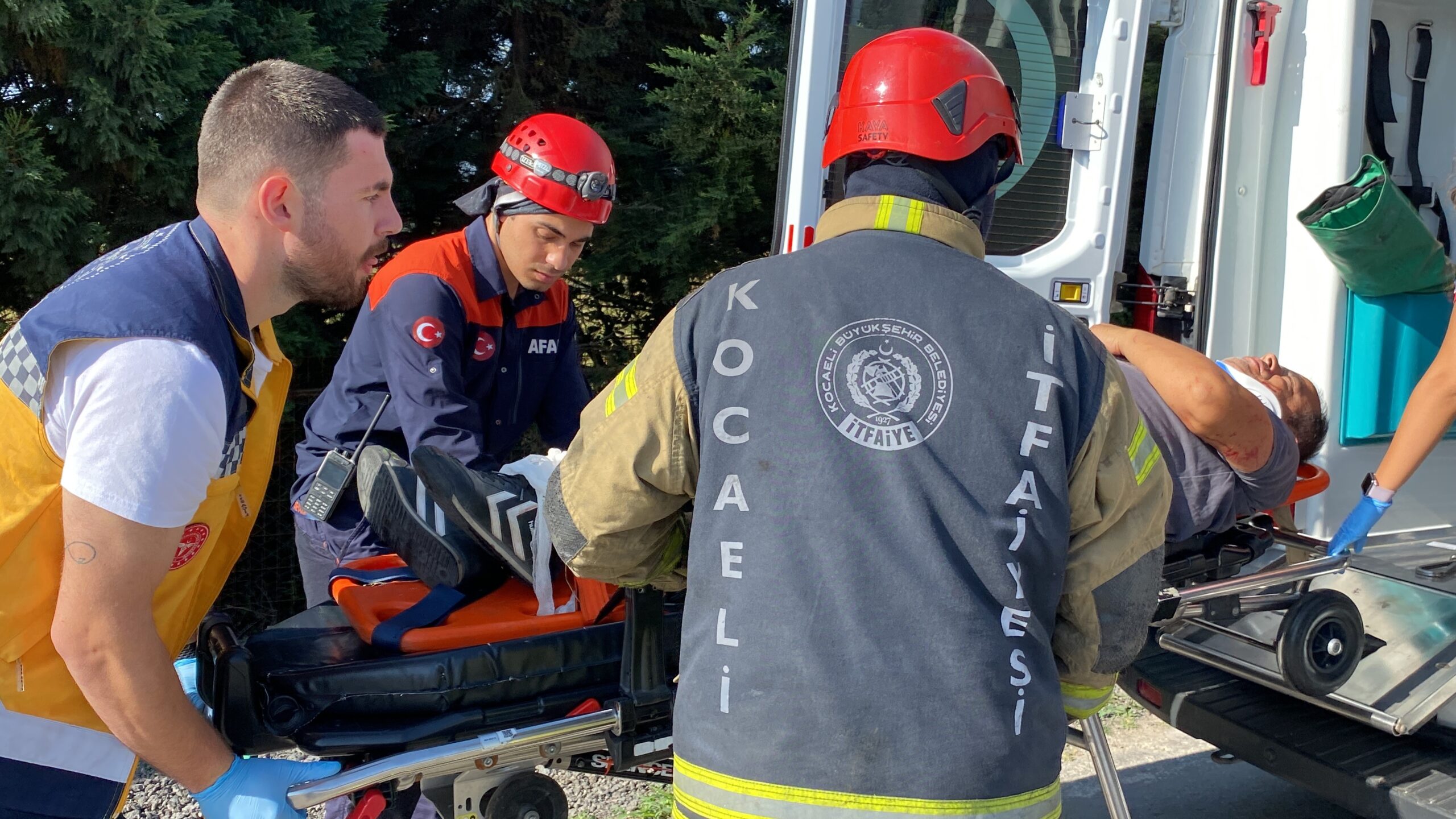 Yaralılar var: İşçi servisi kaza yaptı - Resim : 1