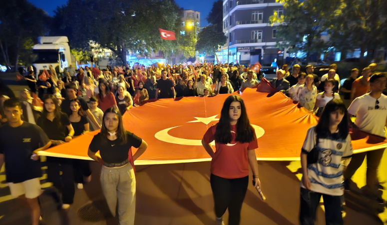 Gölcük 15 Temmuz destanı için yine dimdik ayakta