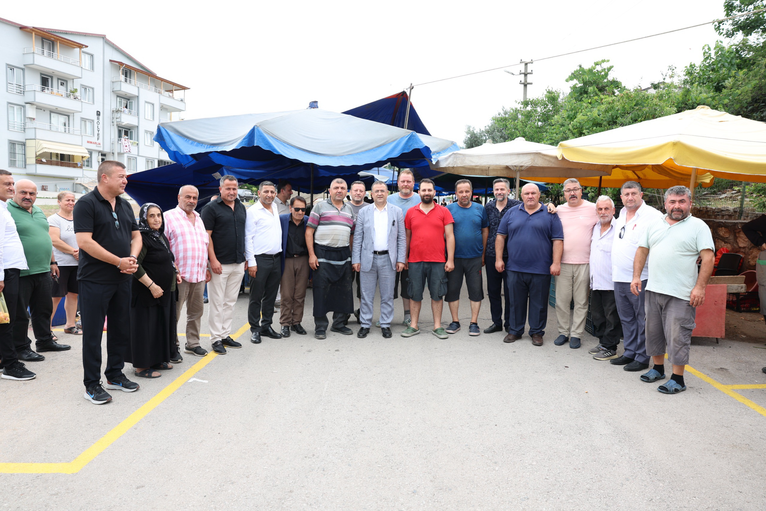 Sertif Gökçe pazardan alışveriş yaptı - Resim : 1