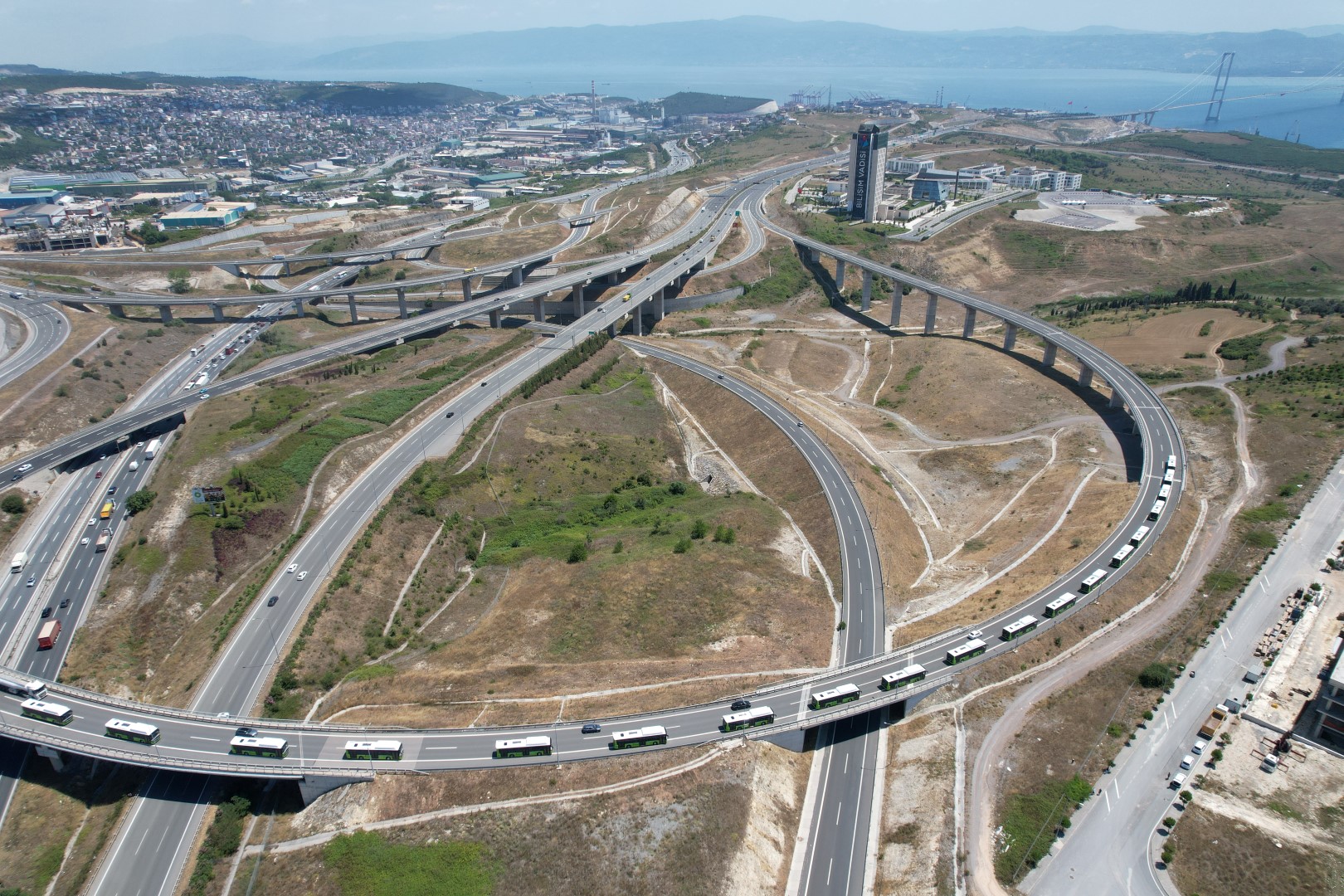 Kocaeli'de ulaşım filosuna taze kan: 30 otobüs teslim edildi - Resim : 1