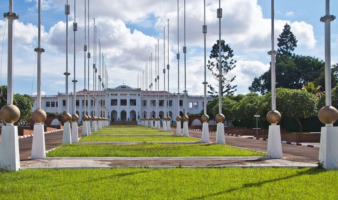 Cumhurbaşkanlığı Sarayı Palais d'Etoudi‘ye