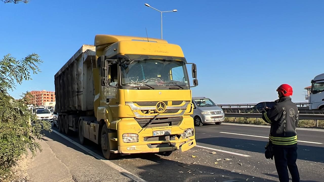 D-100'de 7 araçlı zincirleme trafik kazası: 6 yaralı - Resim : 1