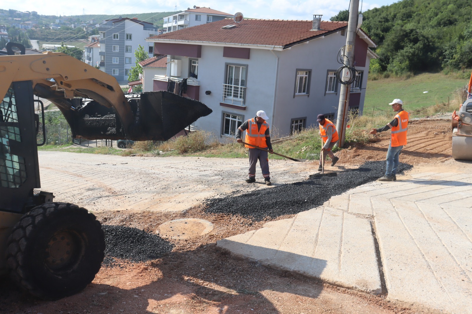 İzmit Belediyesi’nin yol çalışmaları sürüyor! Trafik rahatlayacak - Resim : 1