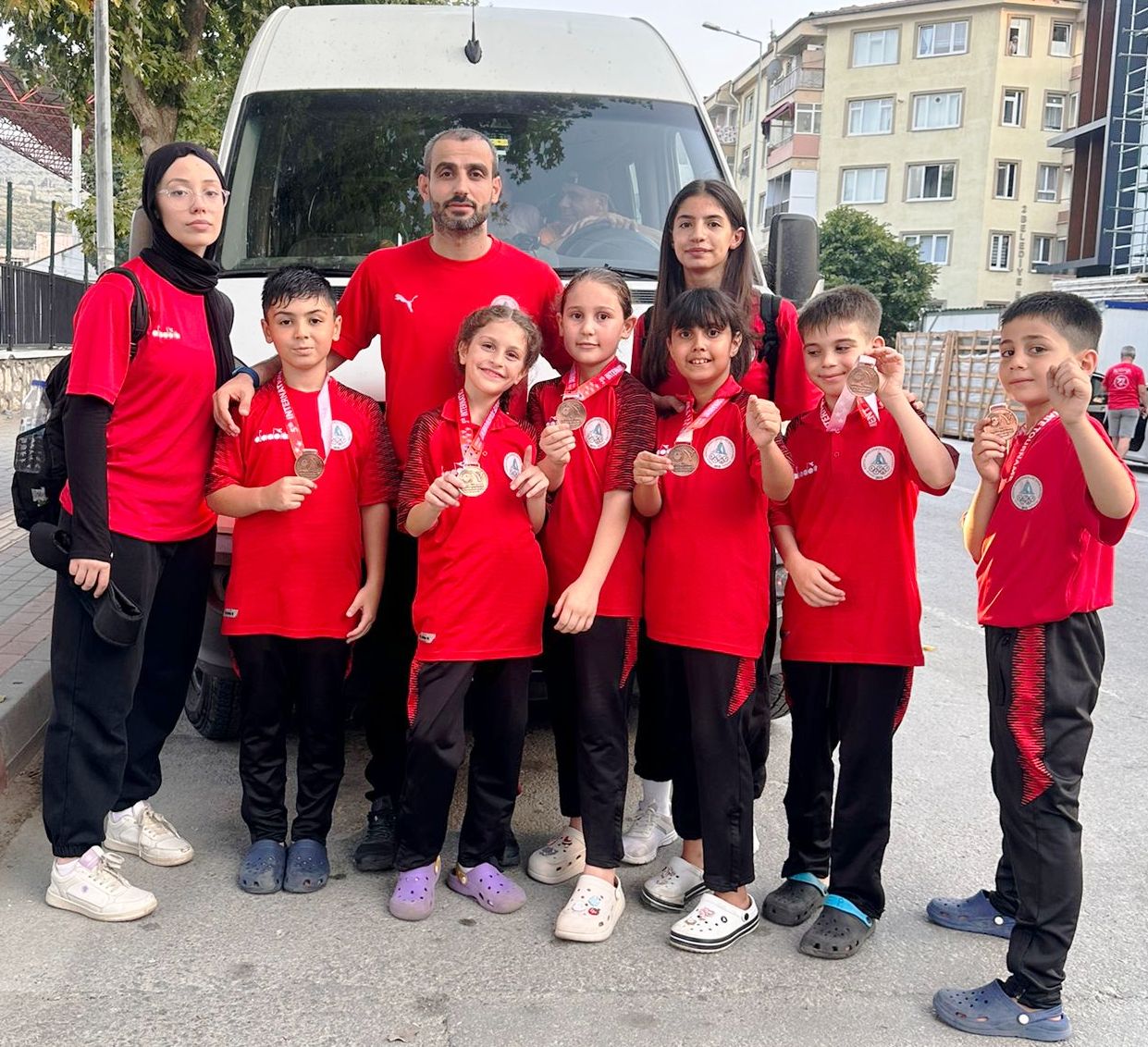 Körfezli karateciler Gemlik’te madalyaları topladı - Resim : 8