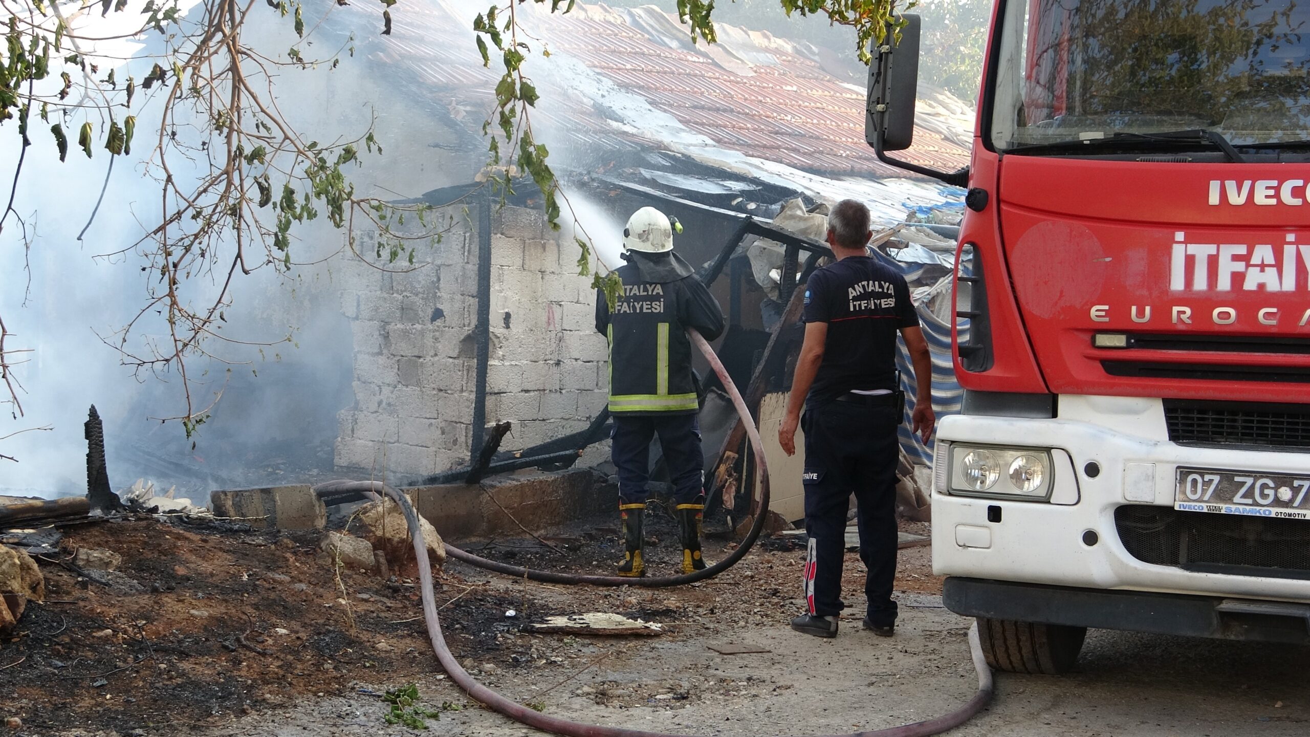 Korkutan yangın! Küle döndü... - Resim : 3